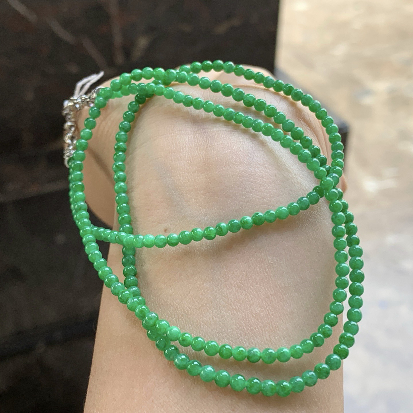 阳绿色珠链^_^鲜艳