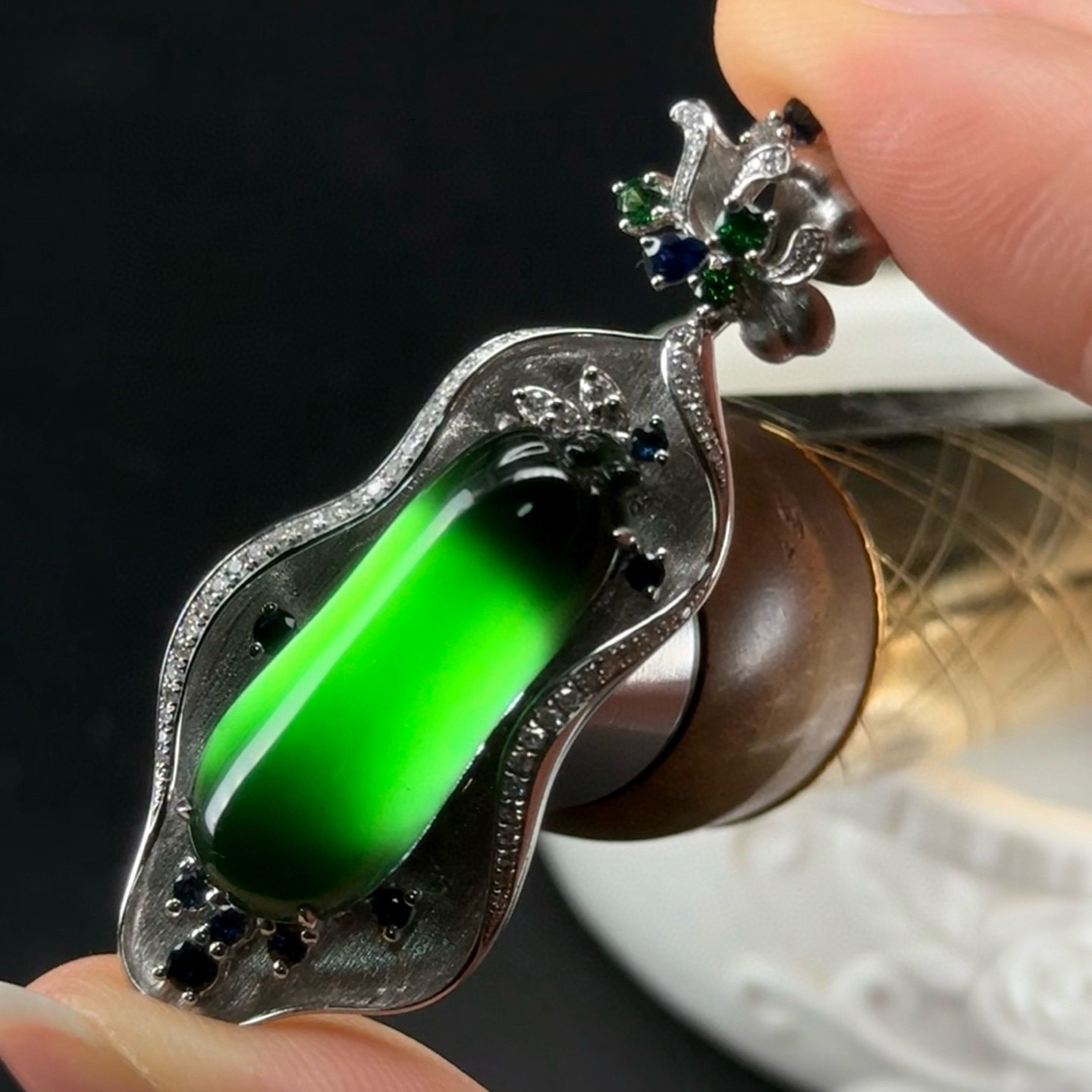 精品18k墨翠福瓜 种好色正 重金好心情打灯通透 油性十足 尺寸48.6