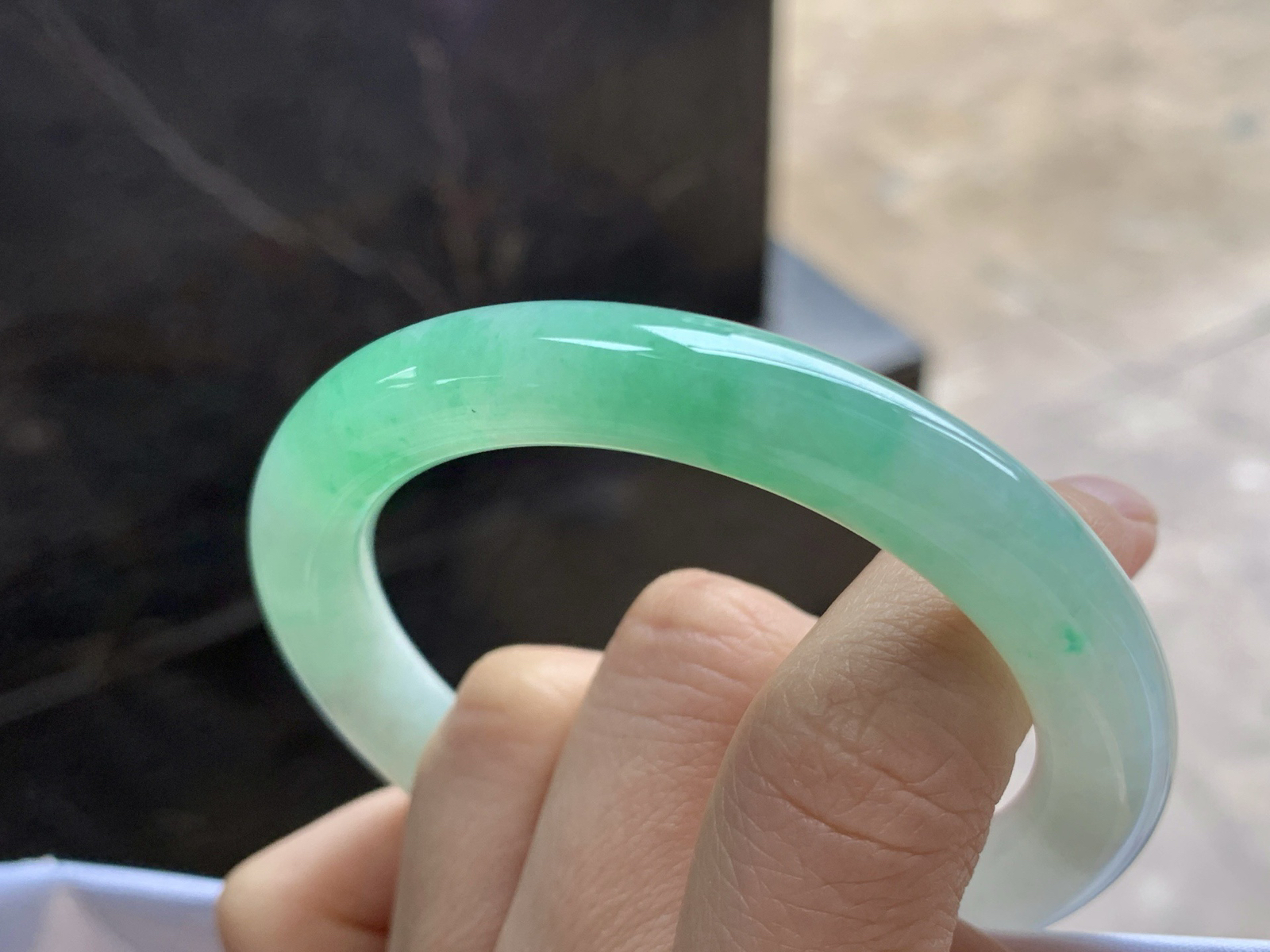 53.5-9.1

阳绿色圆条手镯^_^色阳