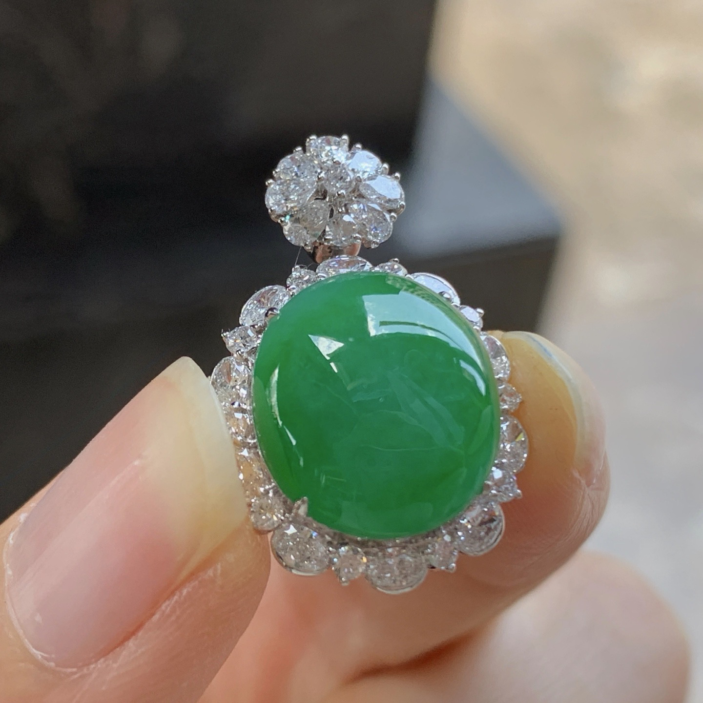 金钻镶嵌辣绿色吊坠^_^鲜艳 浓郁