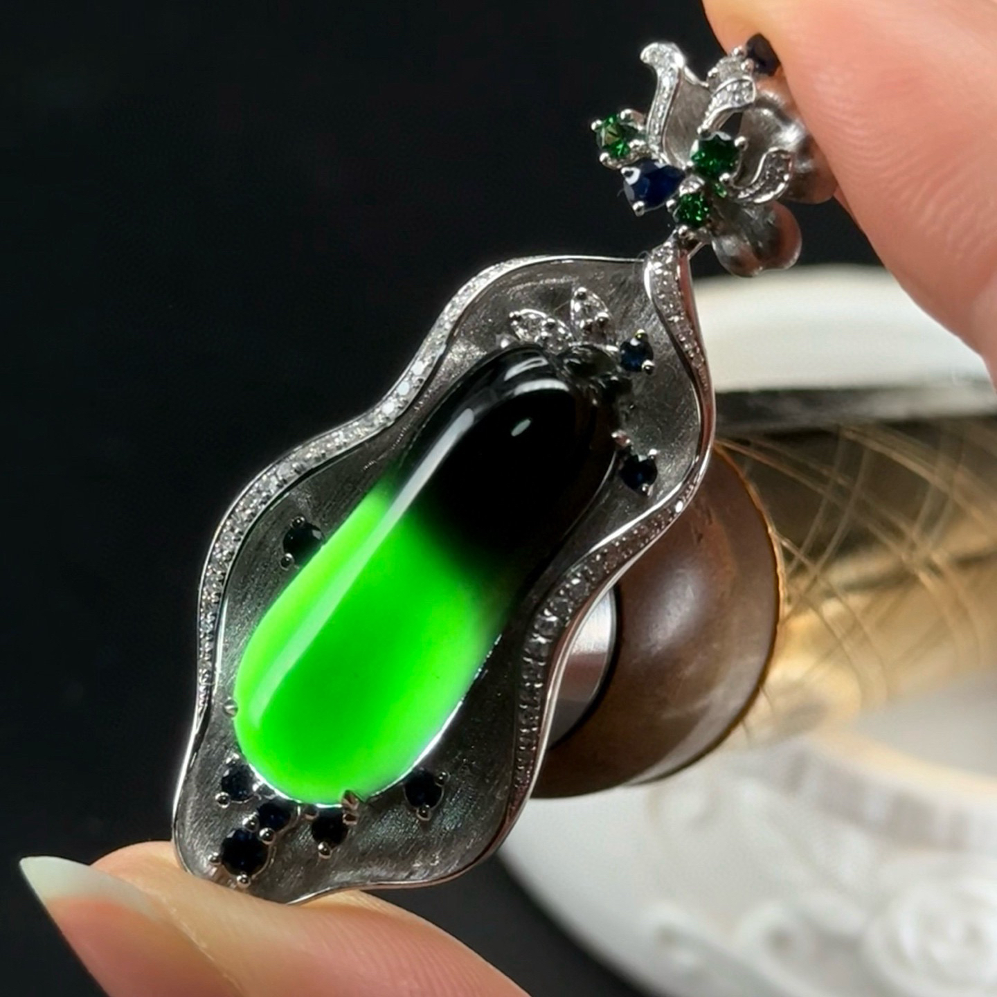 精品18k墨翠福瓜 种好色正 重金好心情打灯通透 油性十足 尺寸48.6