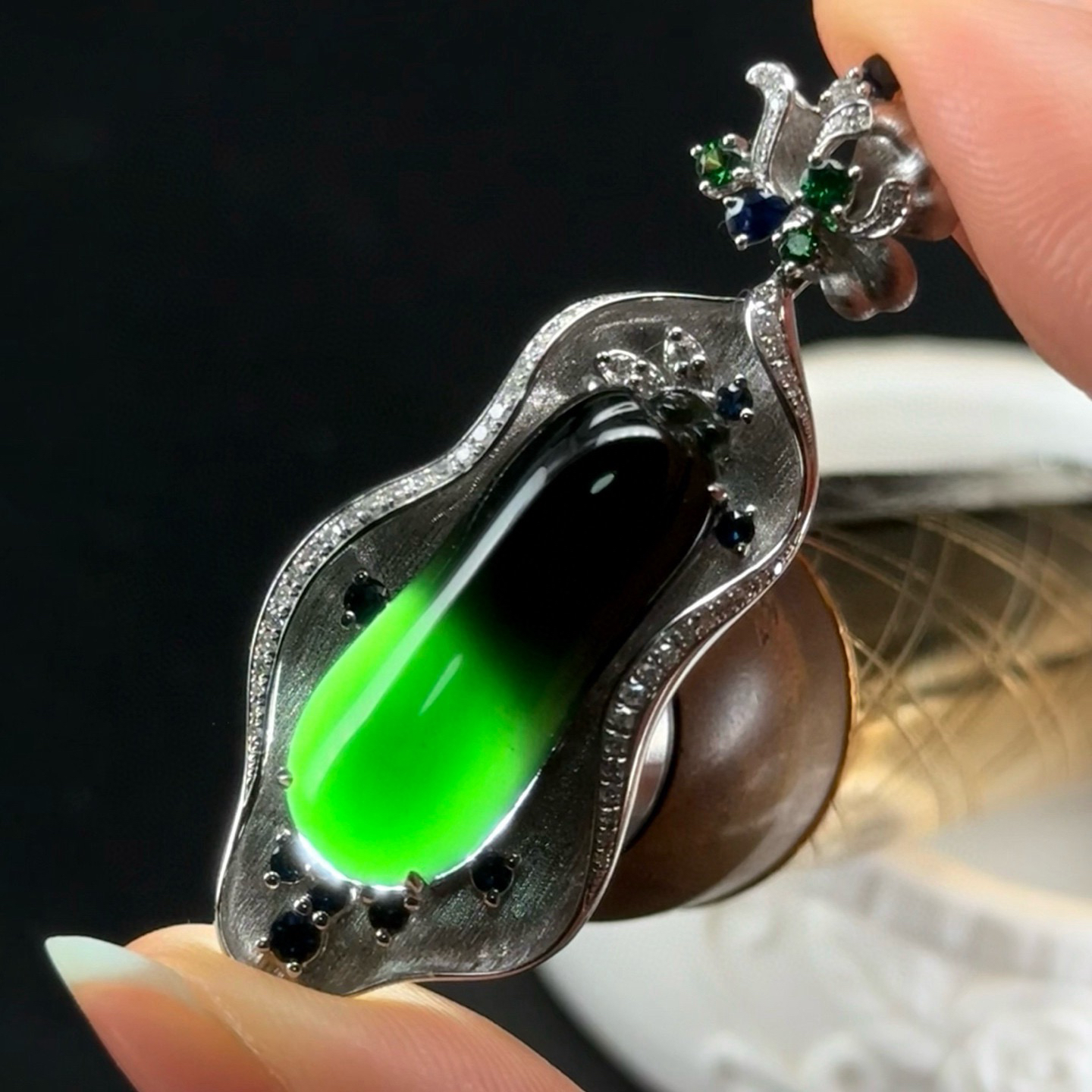 精品18k墨翠福瓜 种好色正 重金好心情打灯通透 油性十足 尺寸48.6