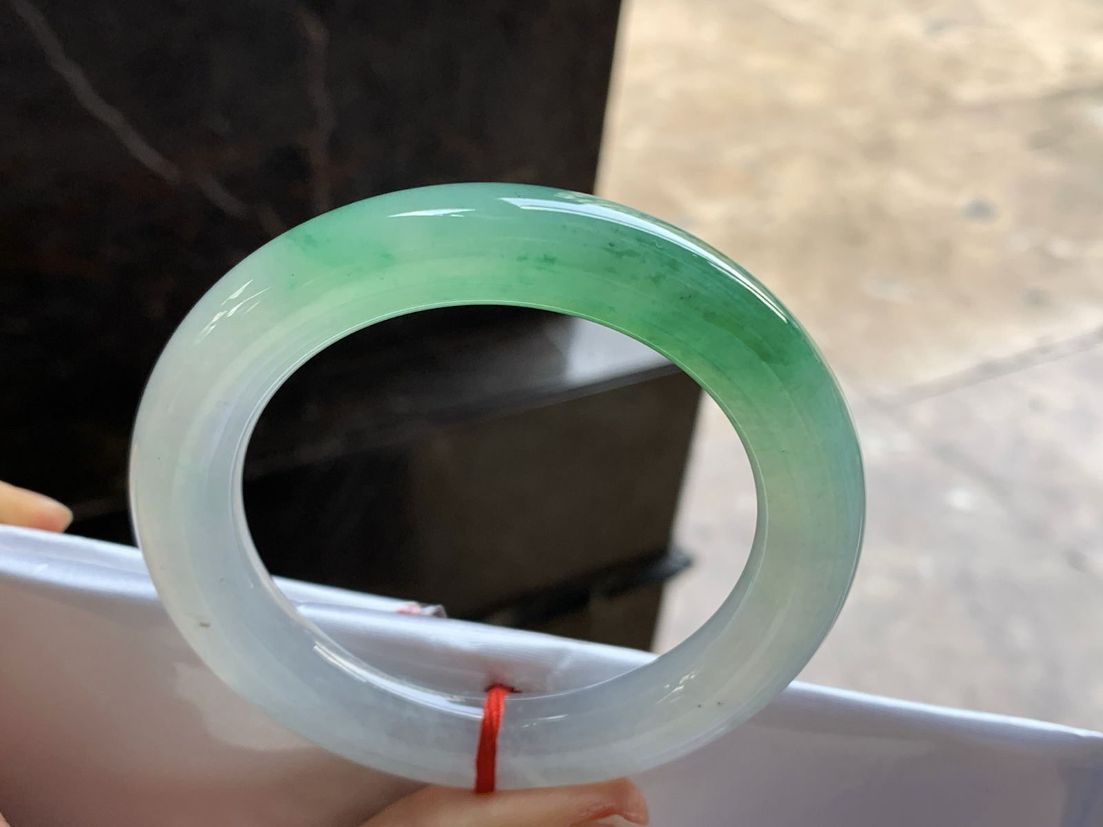 59-11.8

冰带色圆条手镯^_^鲜艳 色阳 种水好 大圈