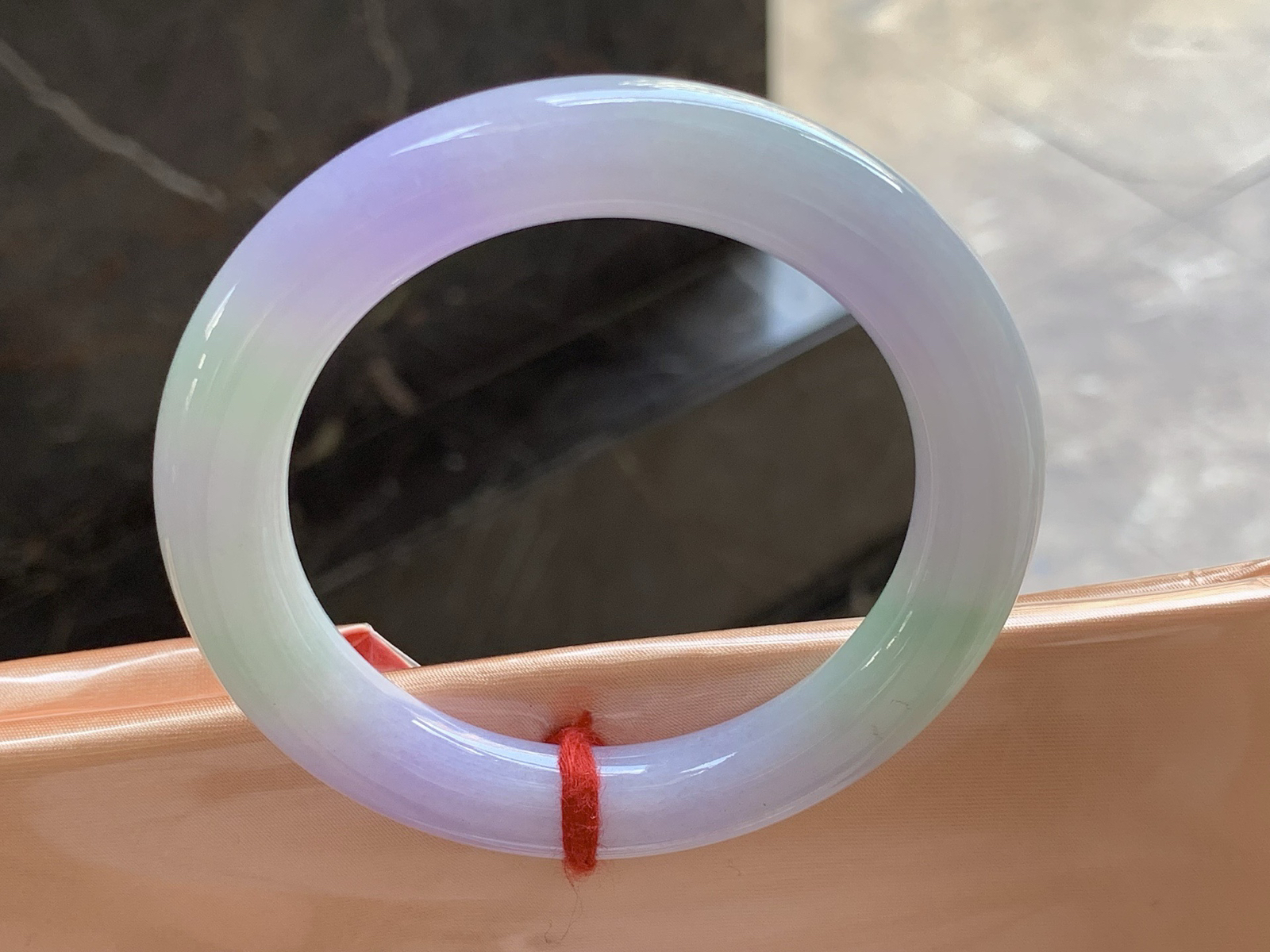 54-10.5

春彩圆条手镯54 55可戴～ 颜色鲜艳 细腻清爽的底子