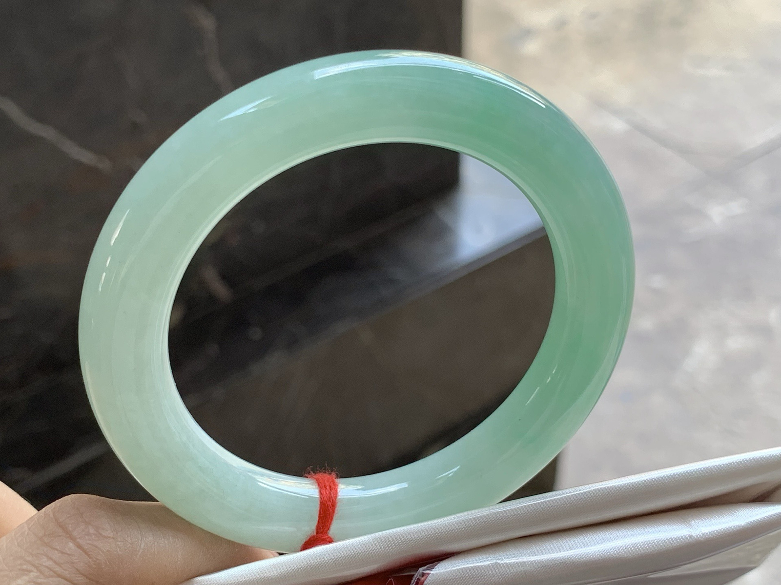 55-11mm

果绿圆条手镯^_^55 56可戴～ 颜色均匀 细腻