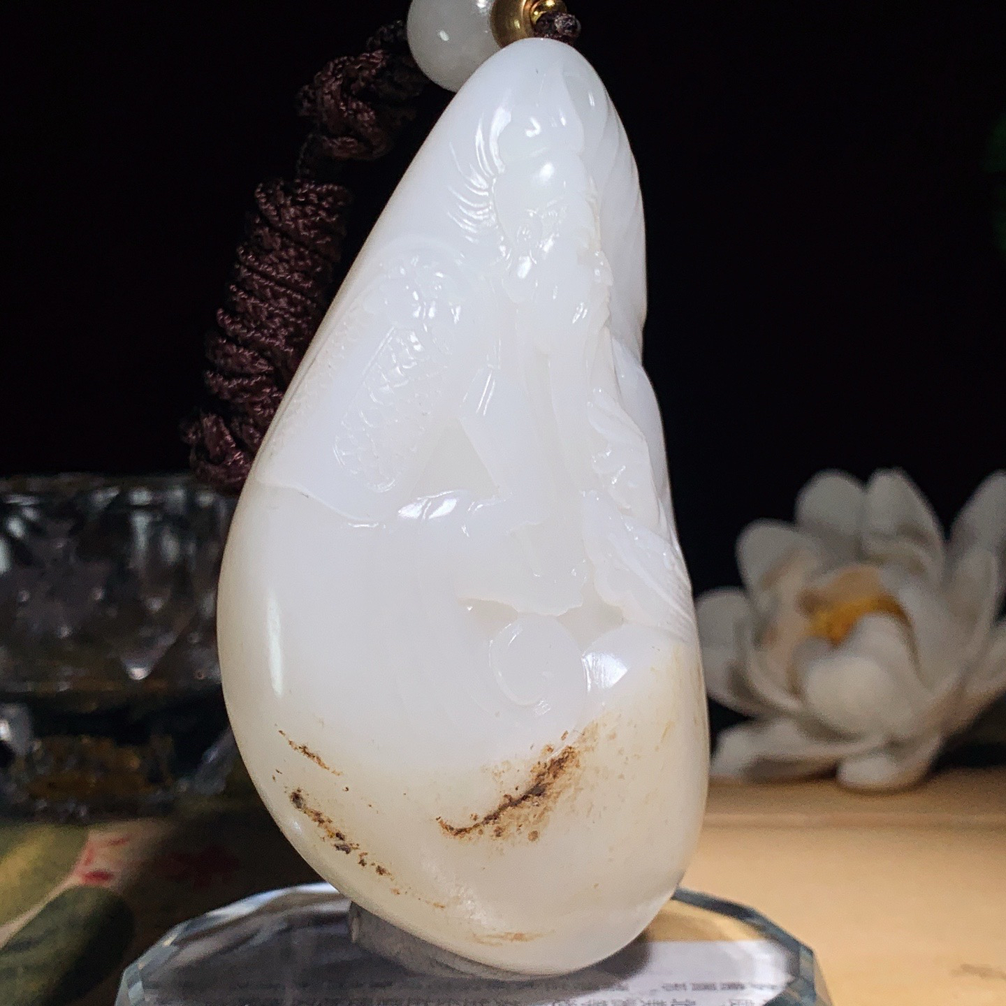 收藏级！新疆和田玉白玉籽料忠义千秋关公把件！尺寸85/49/26重163克。玉质细腻油润。手推出油。品相大气 lt260410