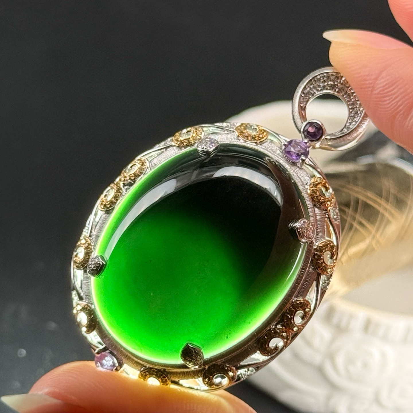 精品18k墨翠蛋面吊坠 种好色正黑度极好 打灯通透 油性十足 尺寸54.1