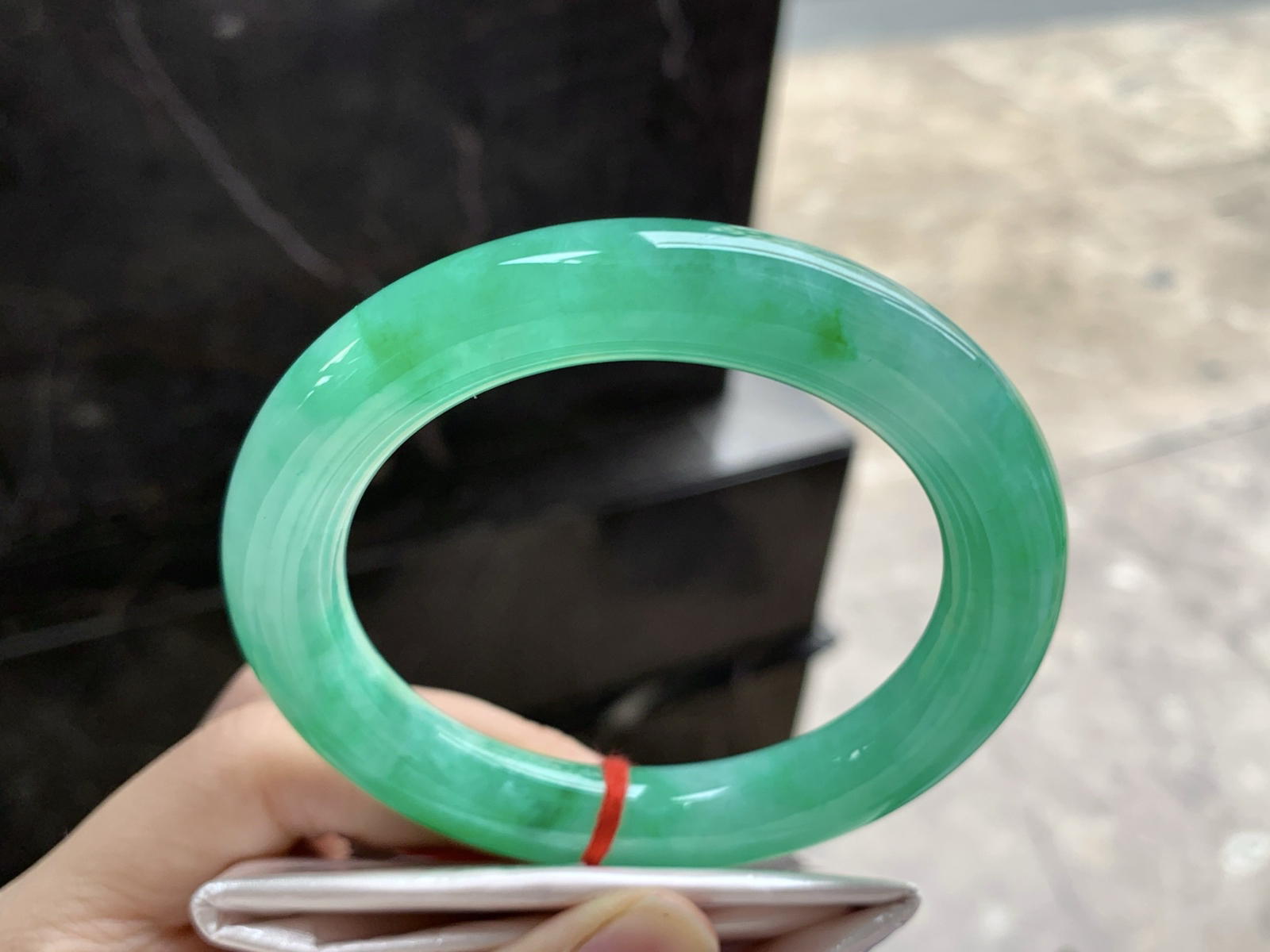 57-11.1

阳绿色圆条手镯^_^色阳