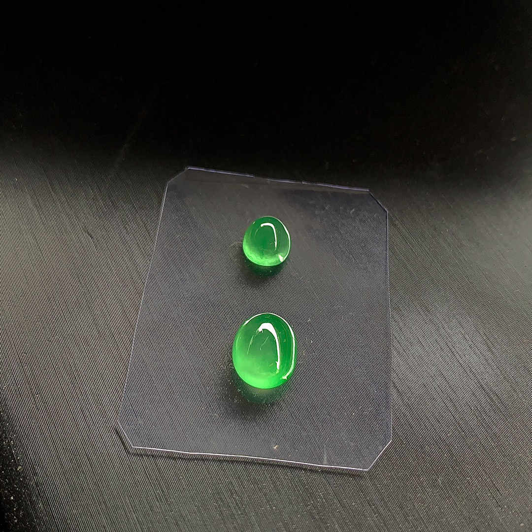 ️ 冰绿蛋面一套，颜色清新甜美、莹光闪烁
尺寸6.8×6×4.4 / 9×7.4×5