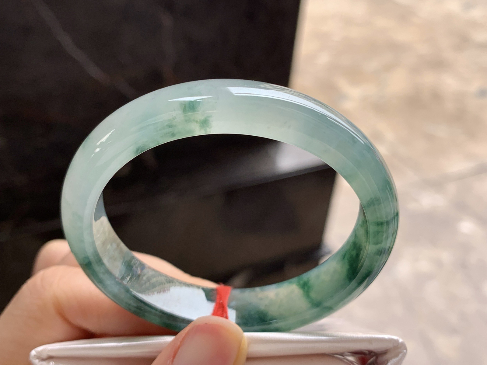 52.8-11.8-7

飘花贵妃手镯^_^正圈50可以带