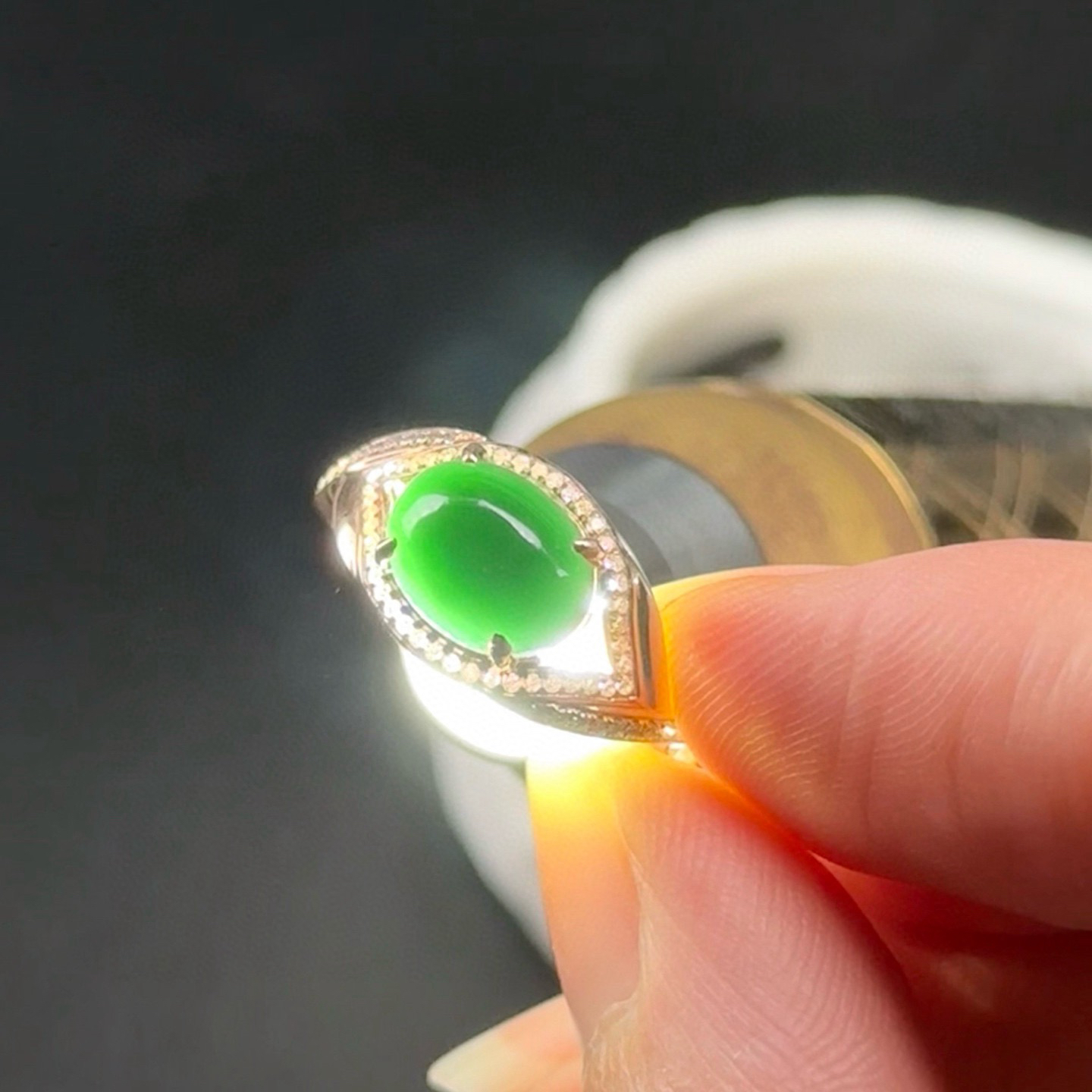 精品18k墨翠女戒 种好色正 黑度极好 打灯通透 油性十足 尺寸9