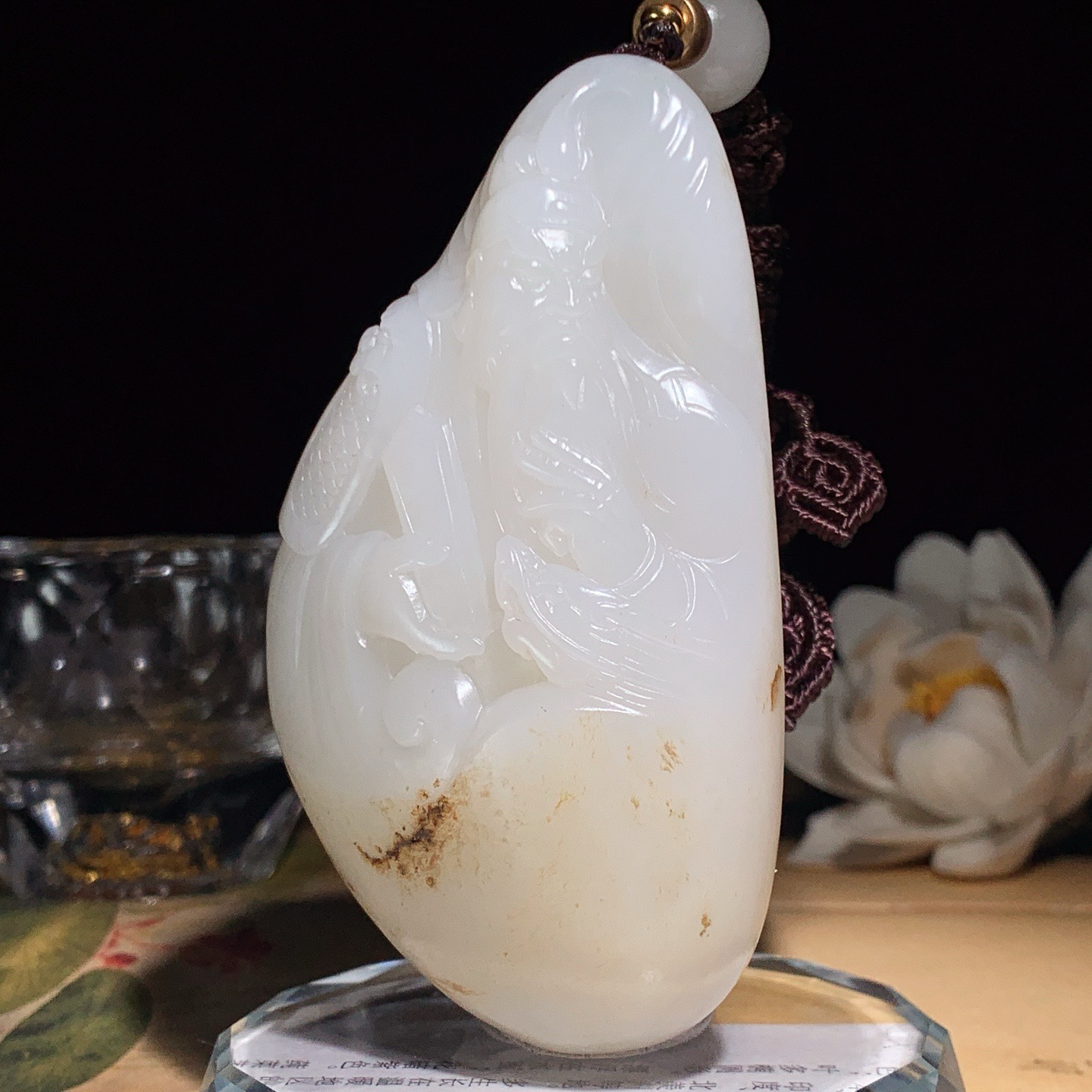 收藏级！新疆和田玉白玉籽料忠义千秋关公把件！尺寸85/49/26重163克。玉质细腻油润。手推出油。品相大气 lt260410