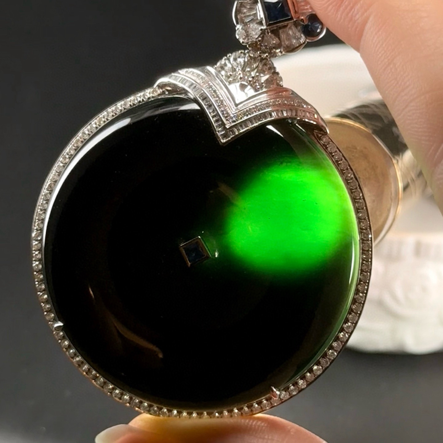 精品18k墨翠超大平安扣 种好色正 黑度极好 打灯通透 油性十足