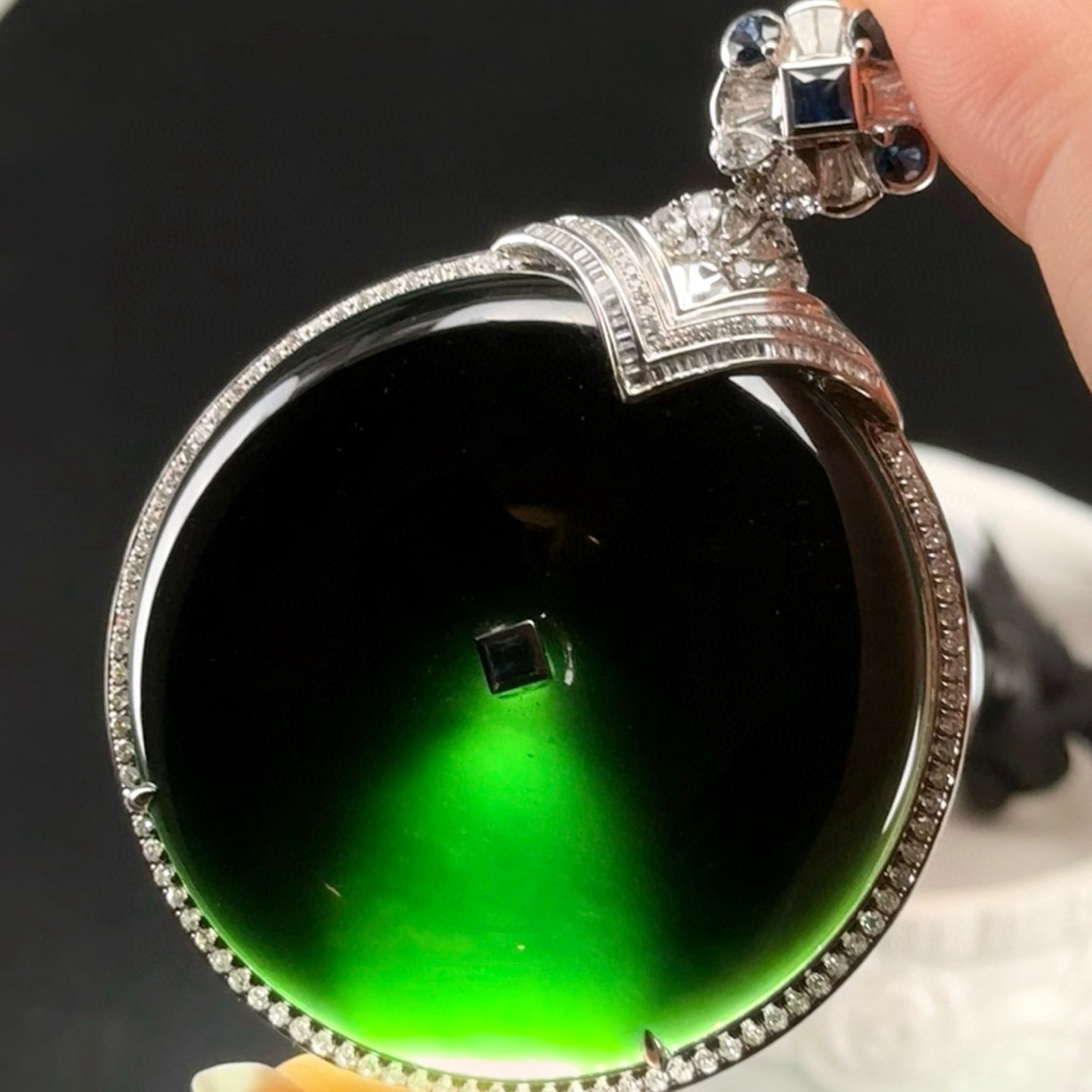 精品18k墨翠超大平安扣 种好色正 黑度极好 打灯通透 油性十足