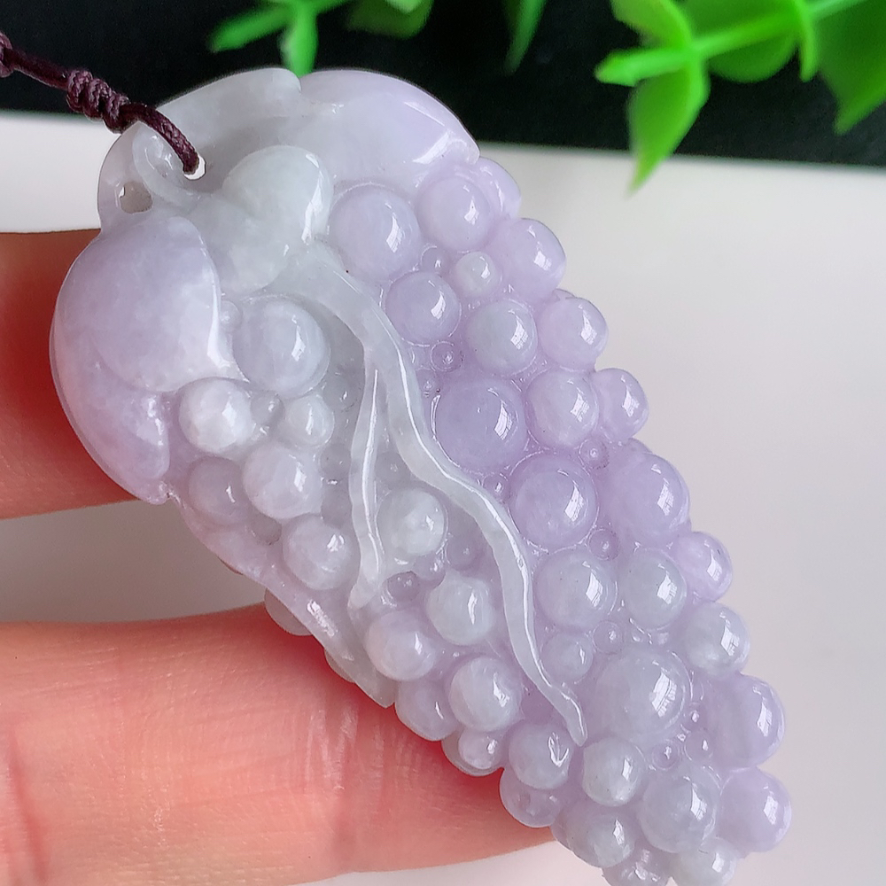 冰润紫罗兰多子多福翡翠吊坠，多子多福，福气满满，紫气东来，清秀高雅，上身效果优雅迷人！性价比超值！W
