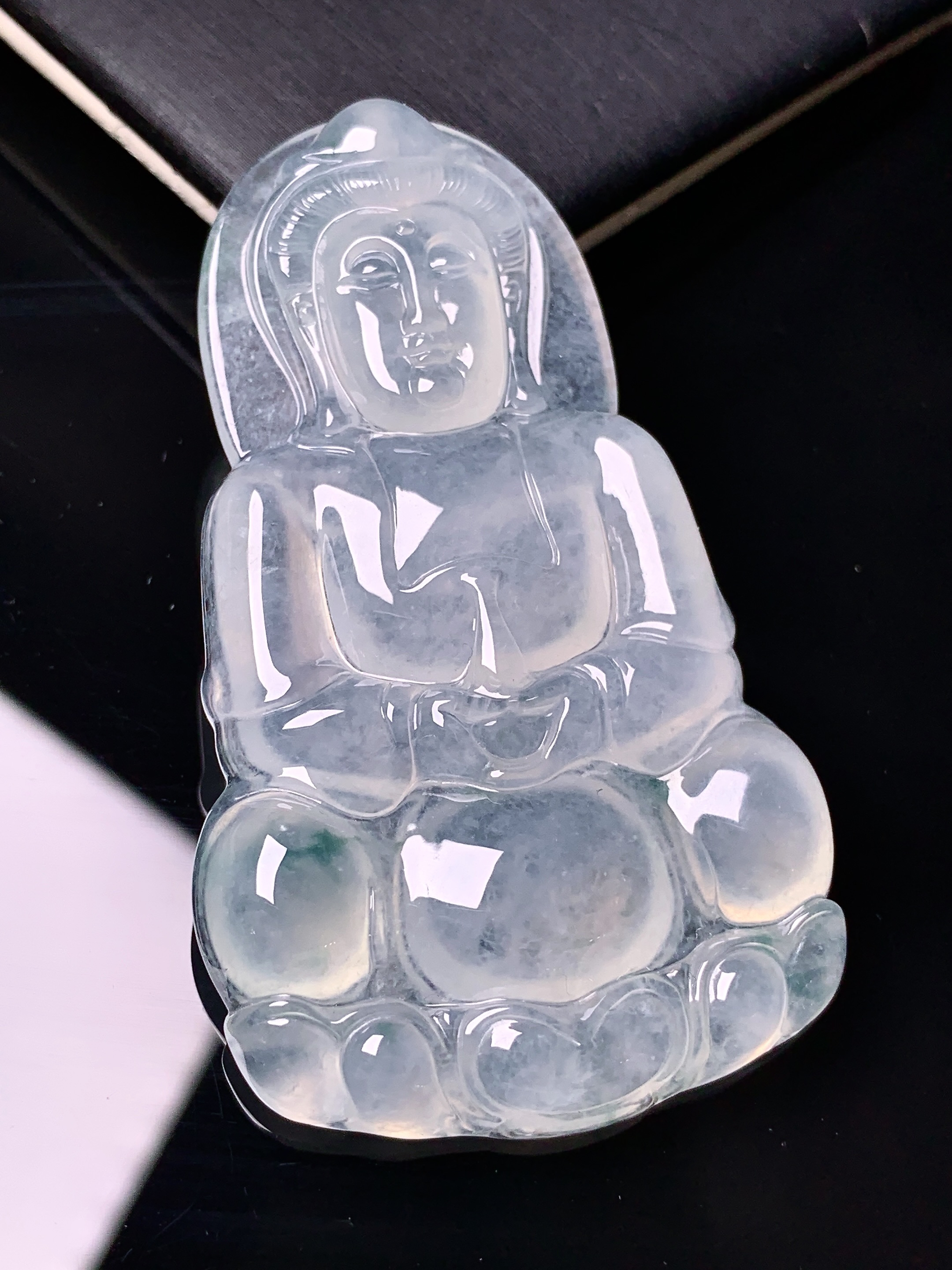 冰种观音菩萨吊坠 玉质细腻 色泽艳丽清新 水润亮眼 整体尺寸60.5*35.3*6.3c1