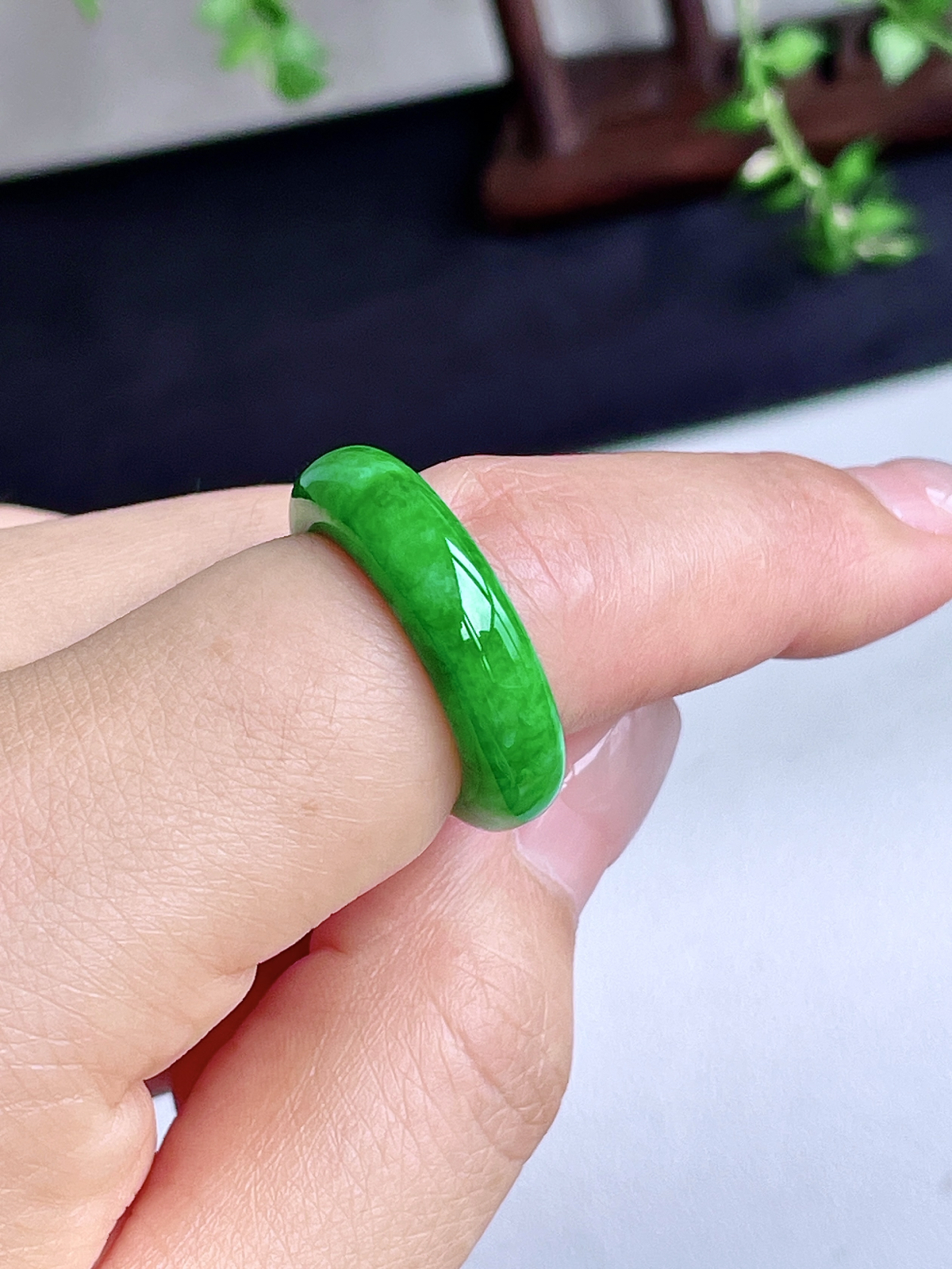 【裸石】冰阳绿戒圈指环
【说明】性价比高  
【尺寸】6.4-4.3
【圈口】16号
【
