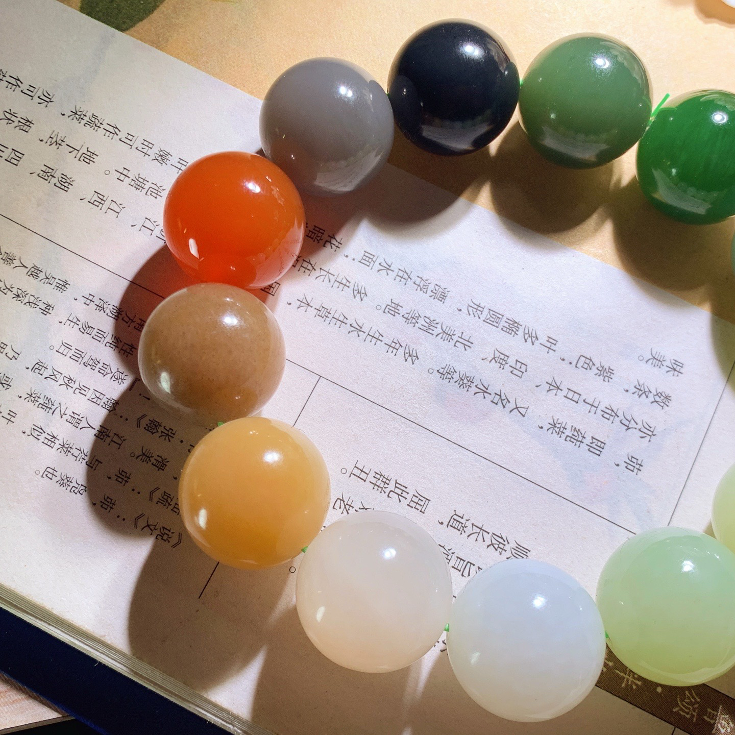 新疆和田玉多宝圆珠手串 单颗尺寸18重117.6克 玉质细腻油润 底色纯净 脂粉好，品质好。lt260410