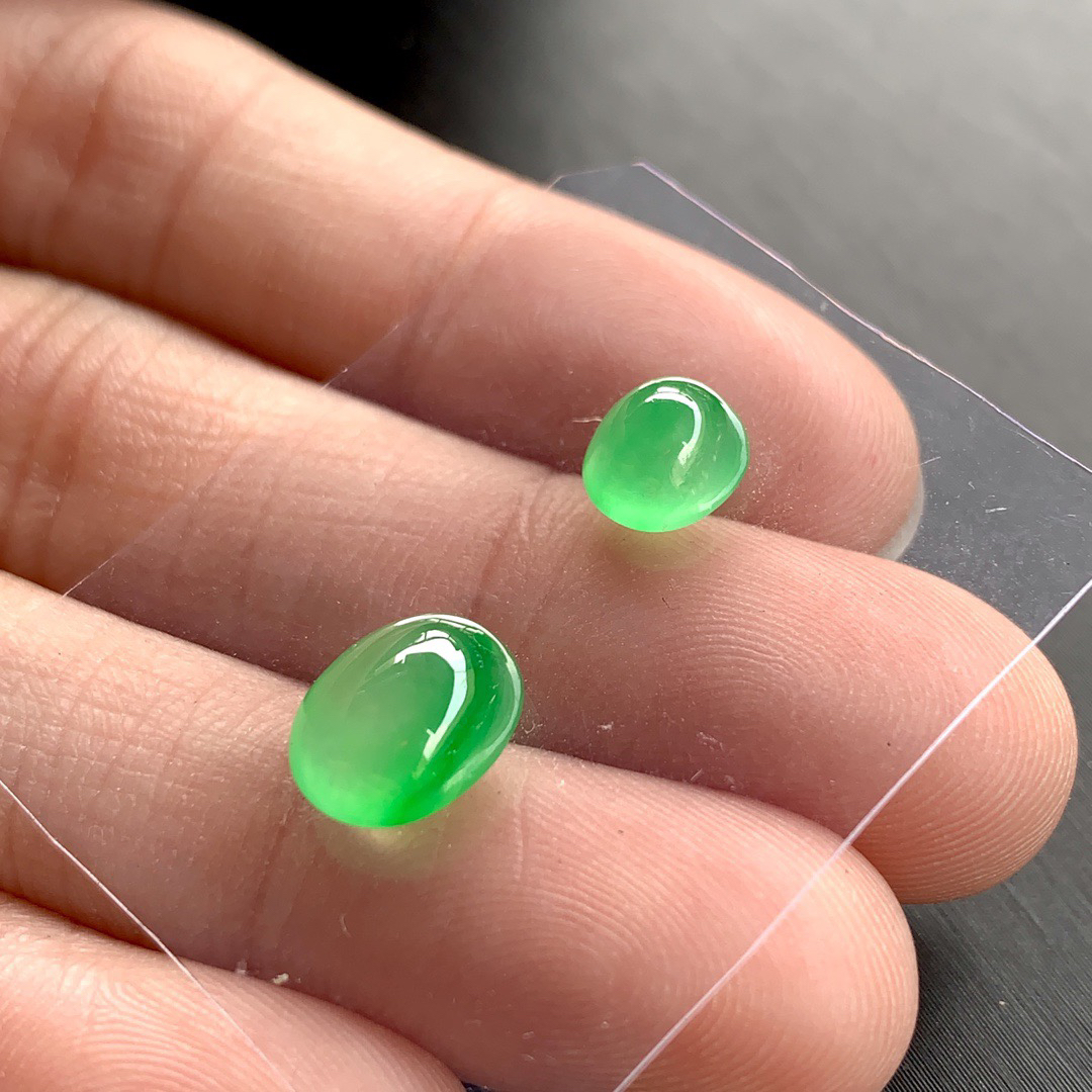 ️ 冰绿蛋面一套，颜色清新甜美、莹光闪烁
尺寸6.8×6×4.4 / 9×7.4×5