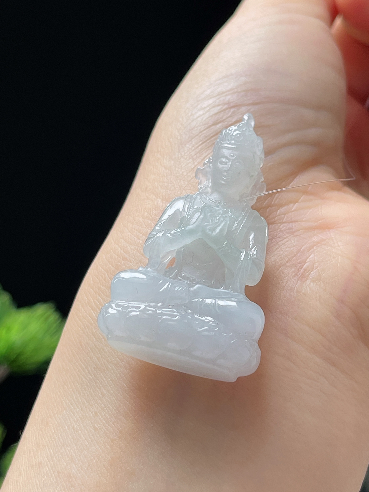 翡翠冰糯种白色挂件，可做小摆件