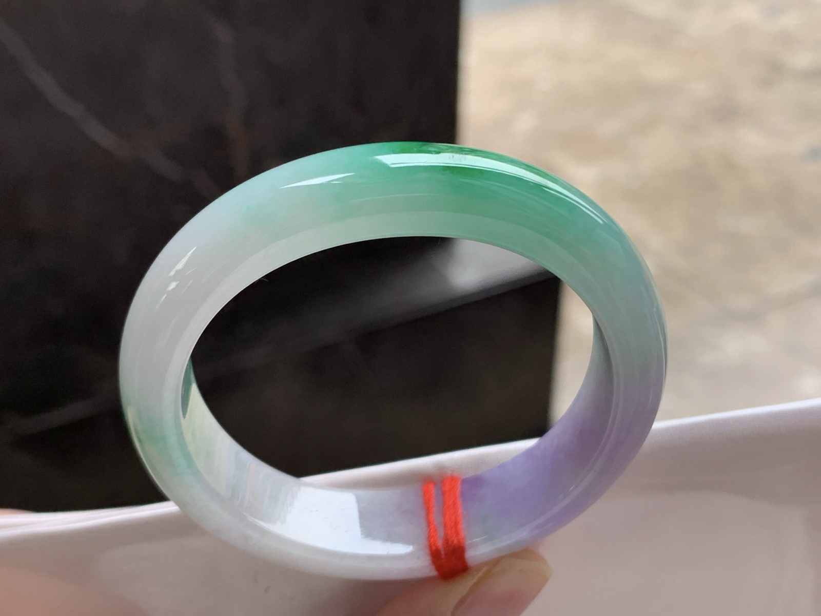 50.4-13.1-8

春带彩贵妃手镯^_^鲜艳 玉质温润 细腻 正圈48小手可以带