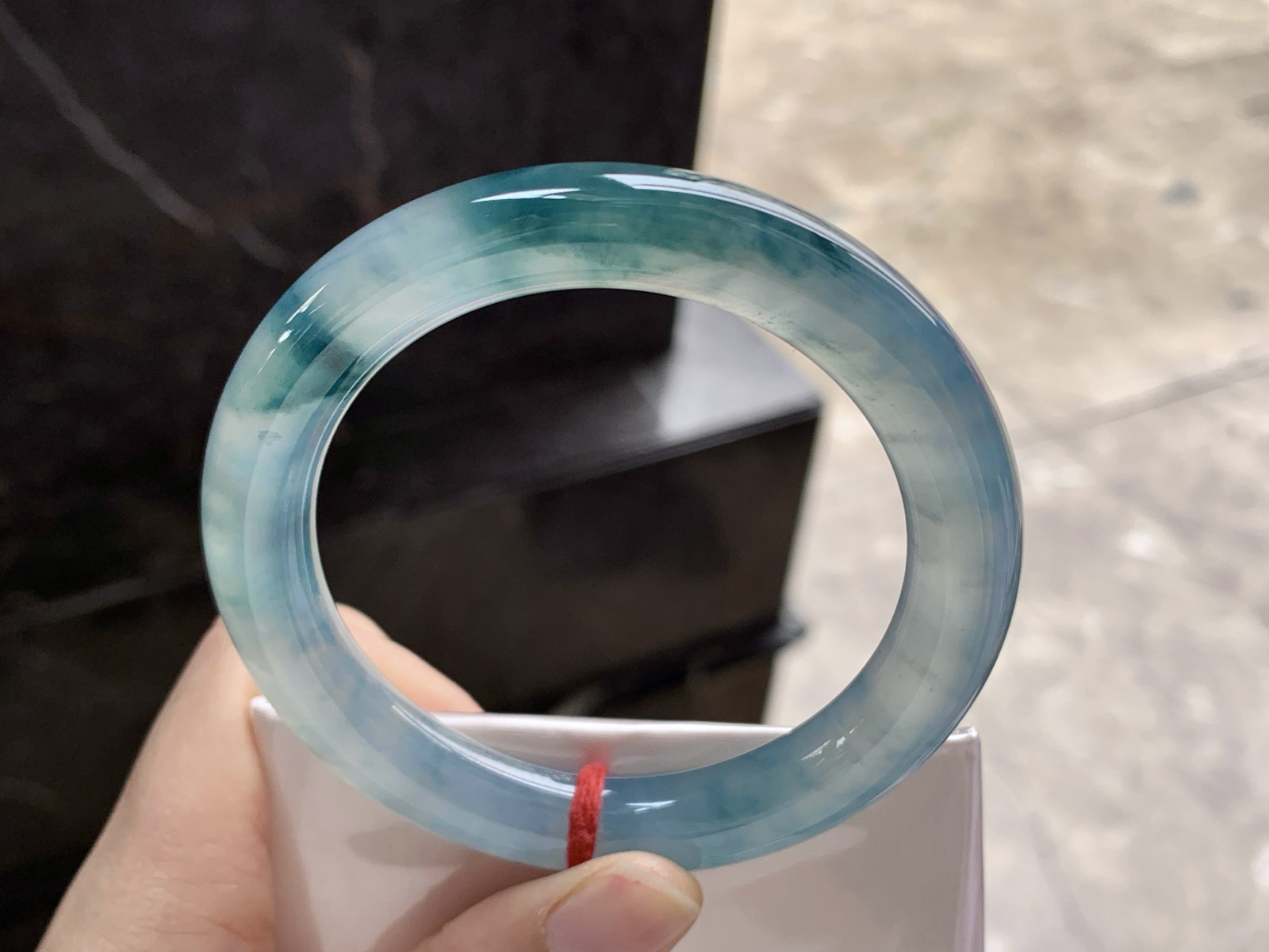 55-10.2

蓝花圆条手镯^_^冰透