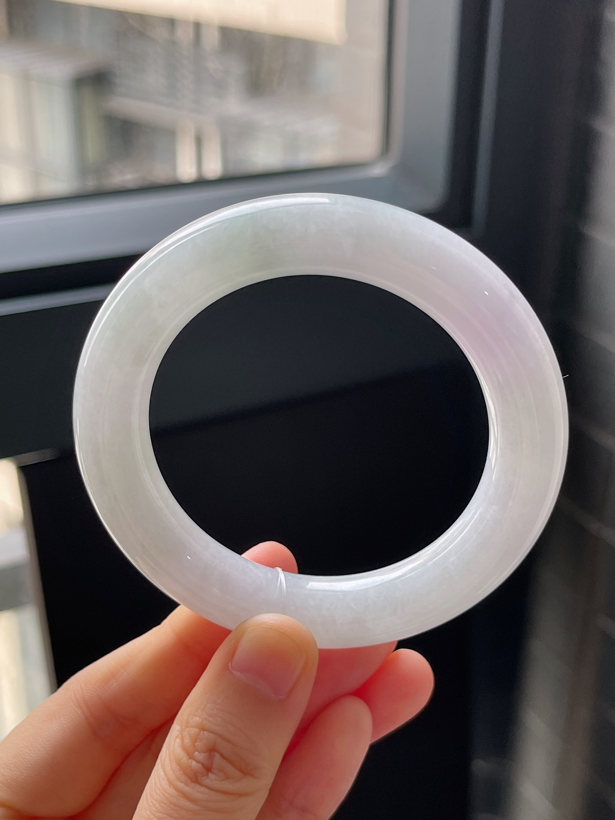 圆镯52圈口，翡翠冰糯种淡春彩手镯