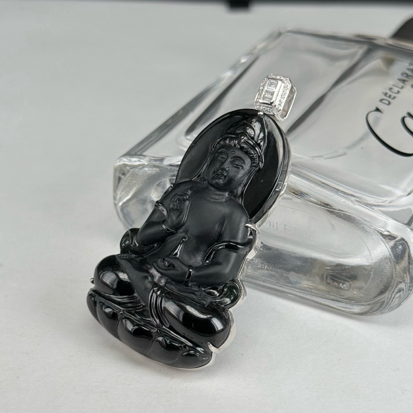 精品18k墨翠观音 种好色正 黑度极好 打灯通透 油性十足 尺寸54.6