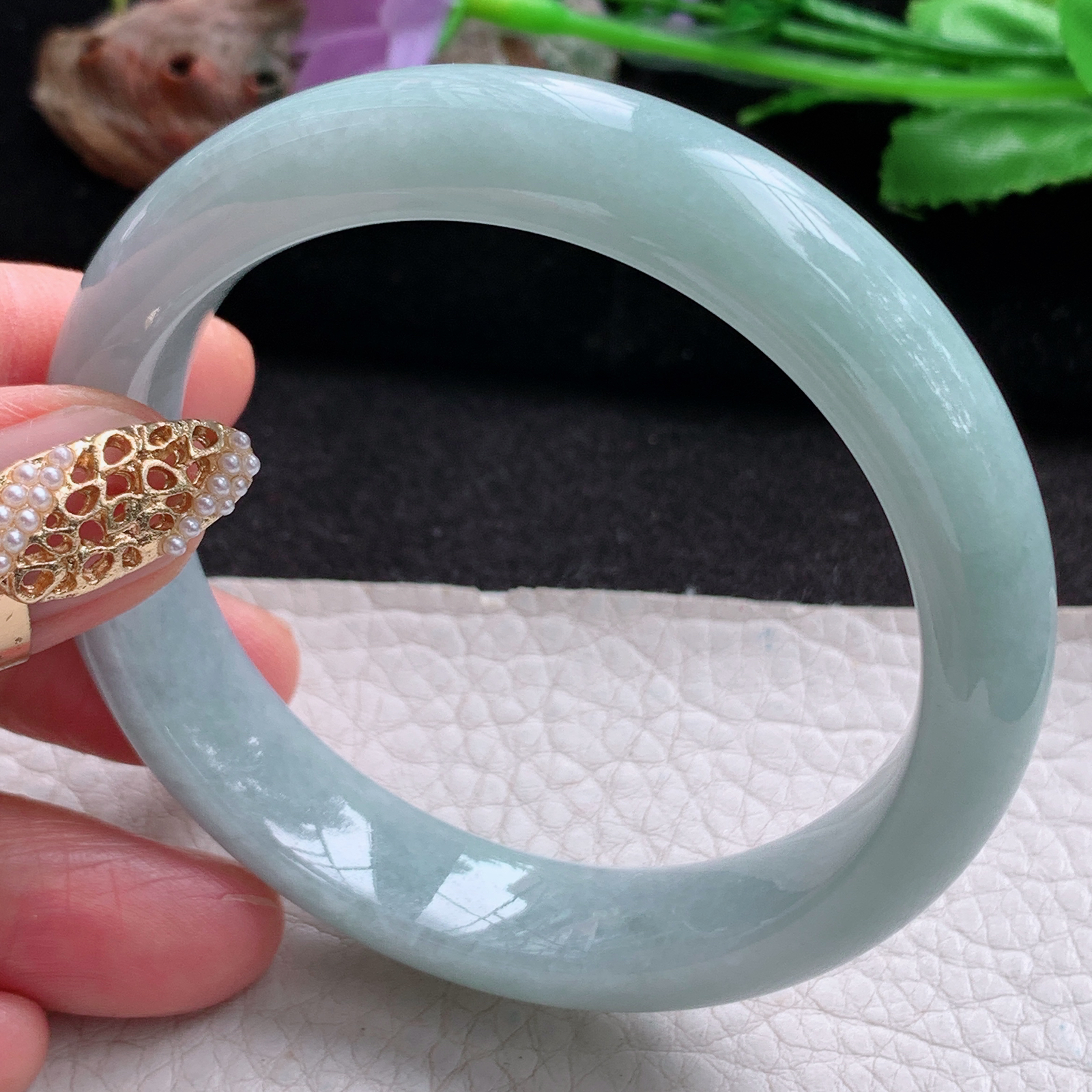 js实拍56*12.5*7.7平安镯 天然翡翠a货手镯浅绿正圈玉镯子