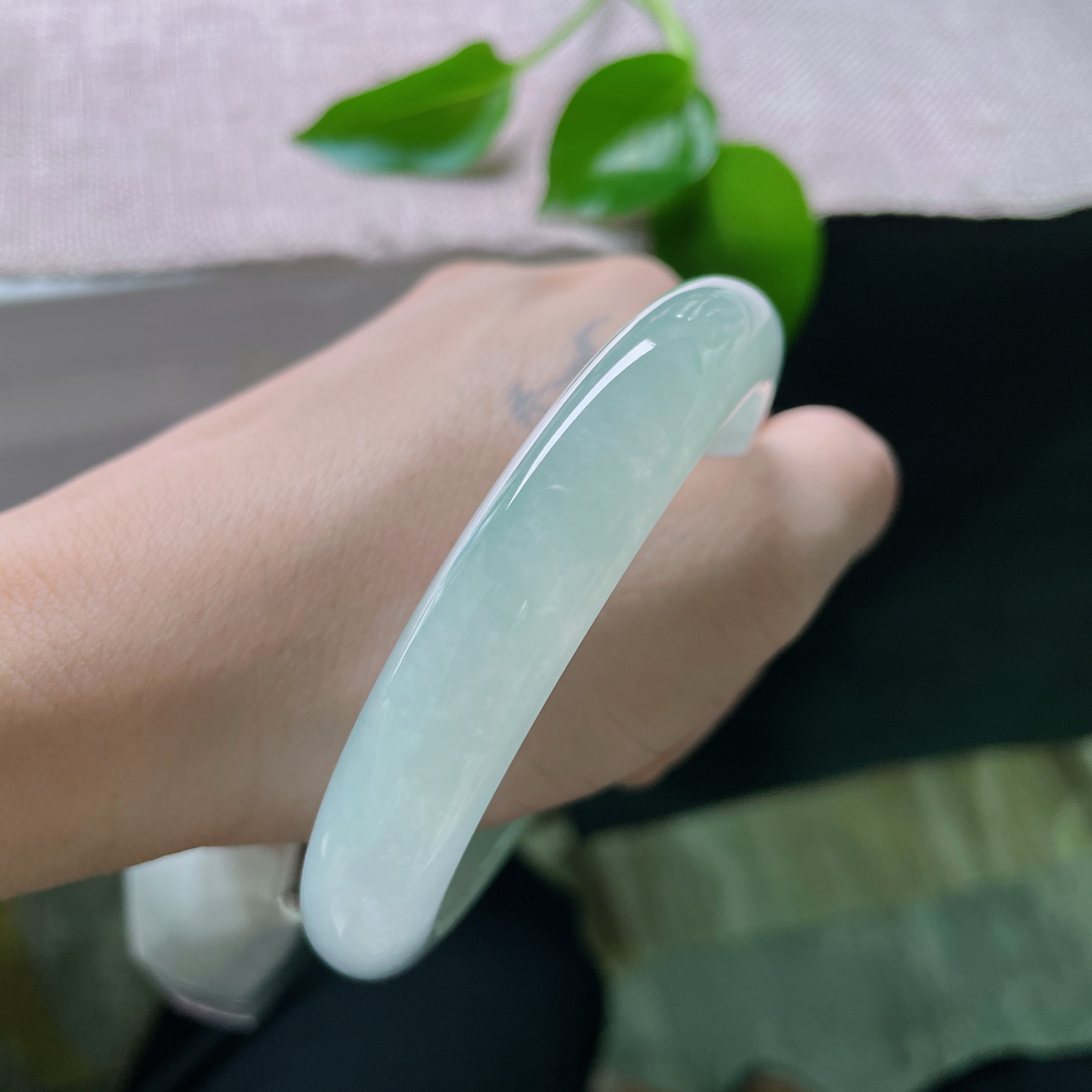 59.6/11.8/8.4，冰晴底正圈，用一抹绝对纯粹的蓝，宣告你的独立与深邃..