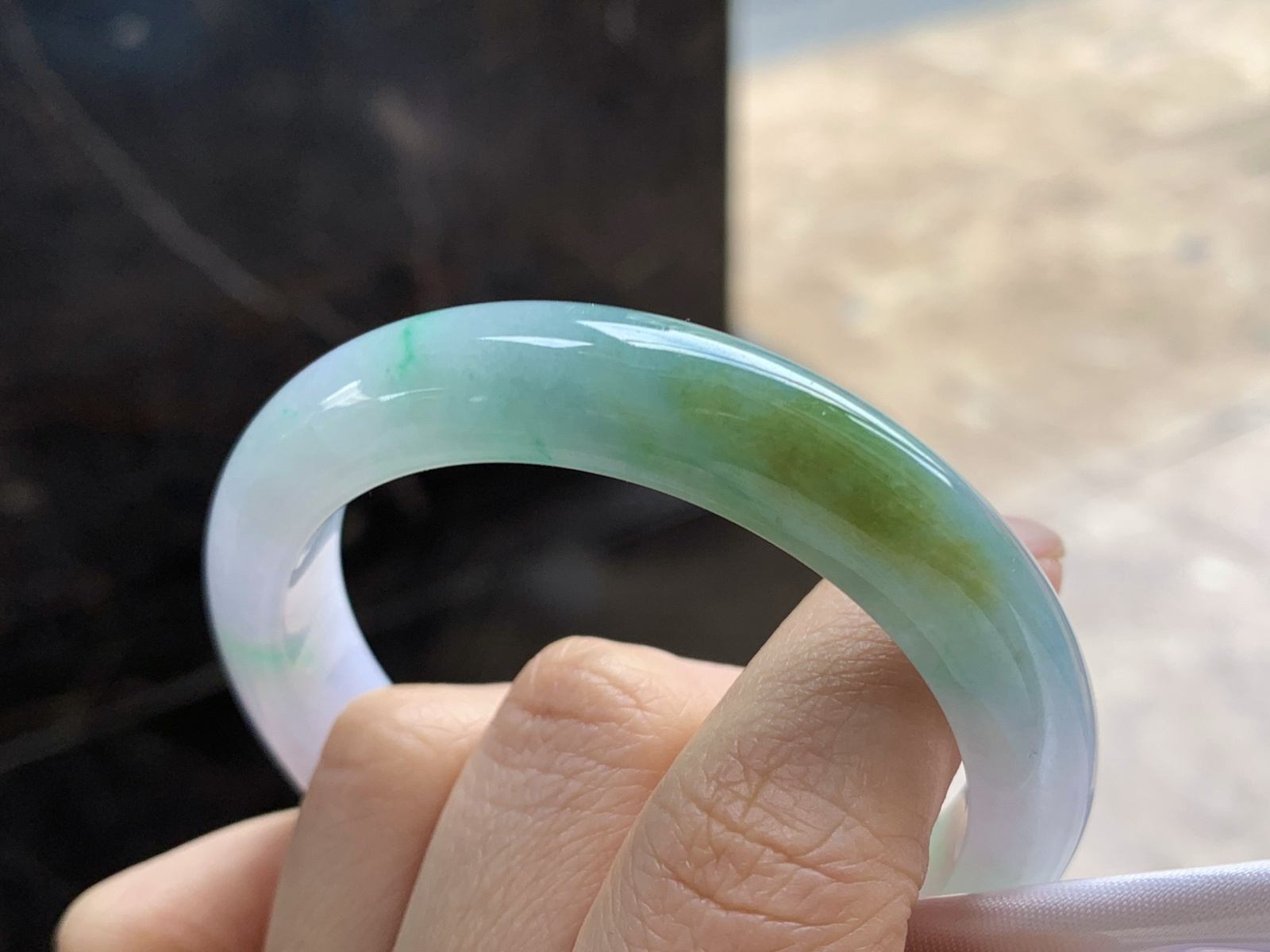 52-11.1-8

黄翡特色手镯^_^玉质温润