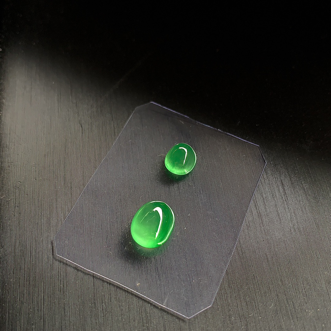 ️ 冰绿蛋面一套，颜色清新甜美、莹光闪烁
尺寸6.8×6×4.4 / 9×7.4×5