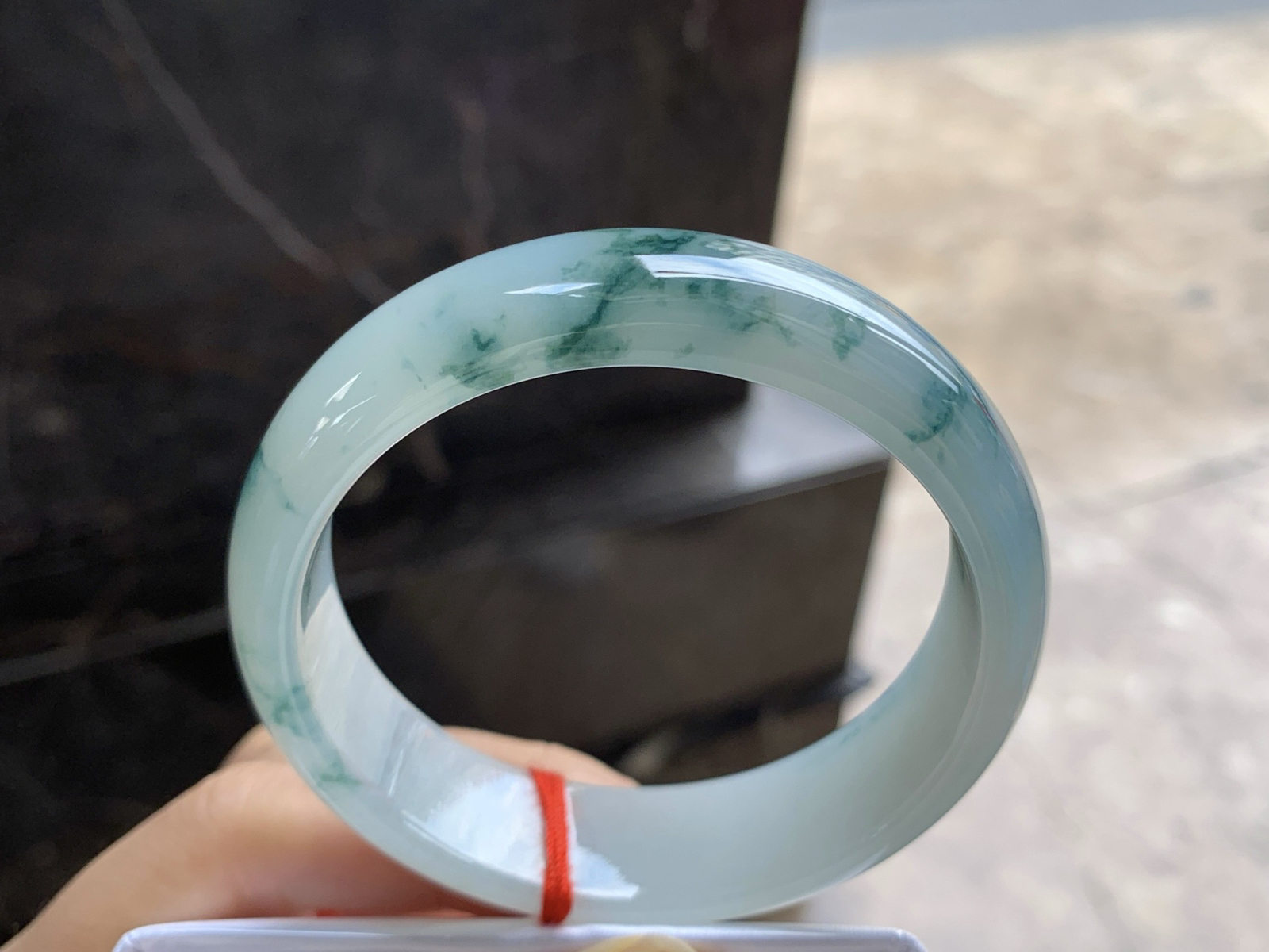 57.5-16.4-7.4

蓝花宽版手镯^_^细腻 飘花灵韵