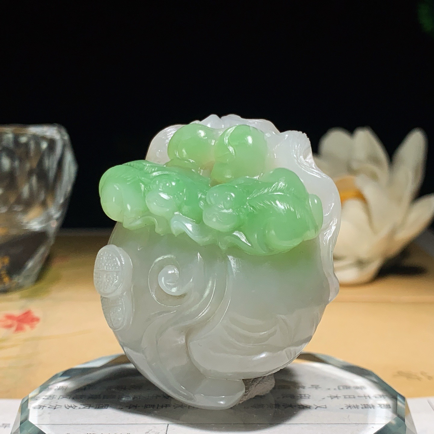 和田玉青海翠翠青代代封侯猴挂件！尺寸50/43/29重82克.玉质细腻油润。手推出油。佩戴高端典雅。lt260410