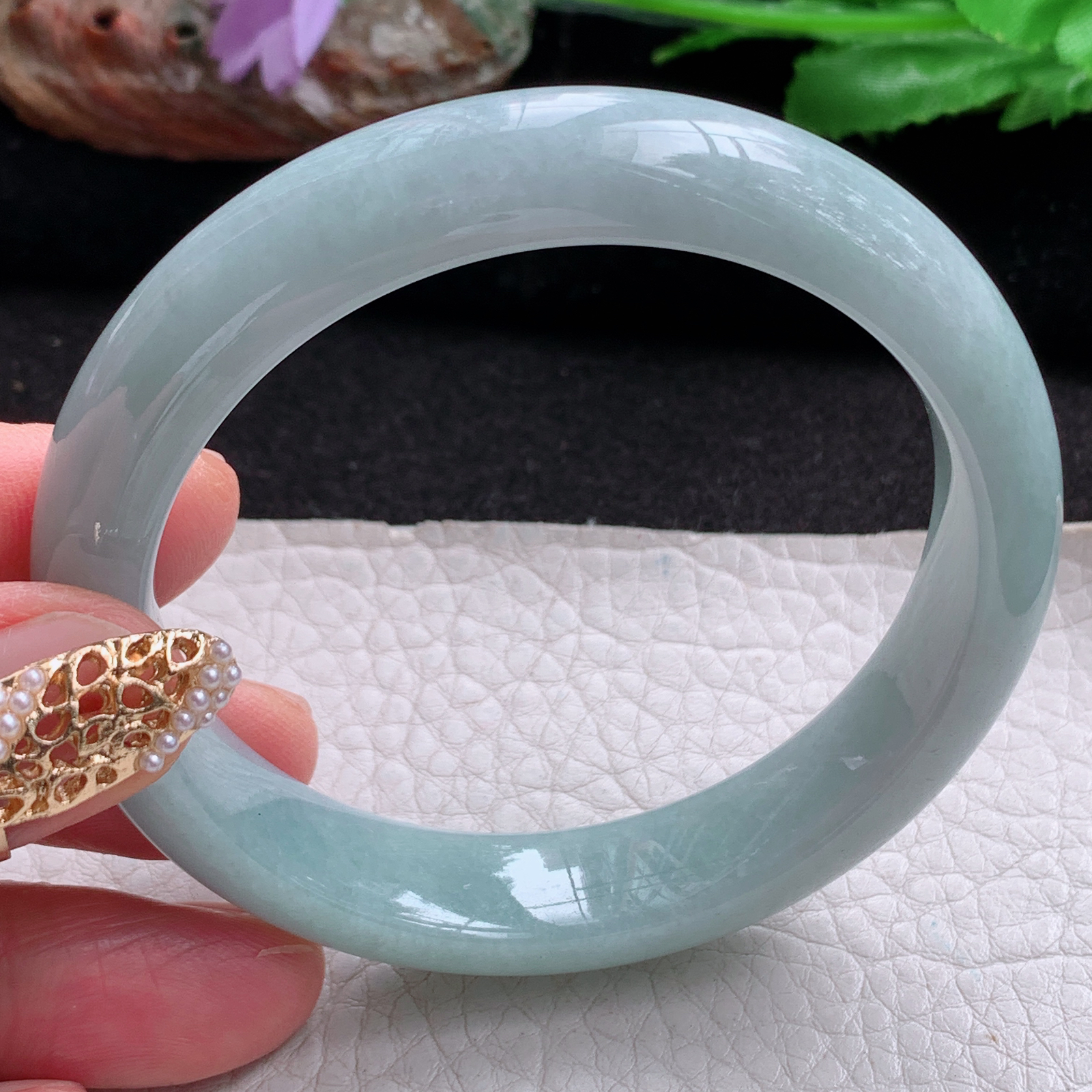 js实拍56*12.5*7.7平安镯 天然翡翠a货手镯浅绿正圈玉镯子