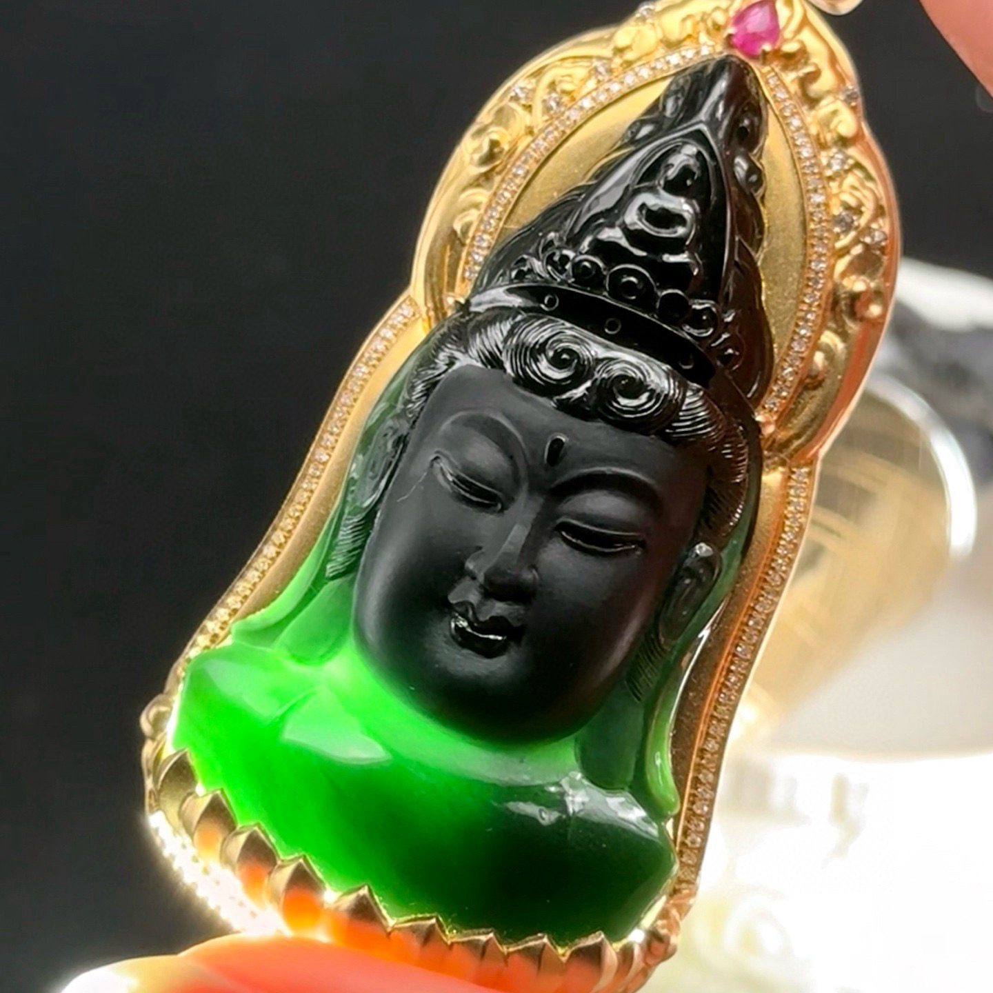 精品18k墨翠观音头 黑度极好 打灯通透  油性十足 尺寸68