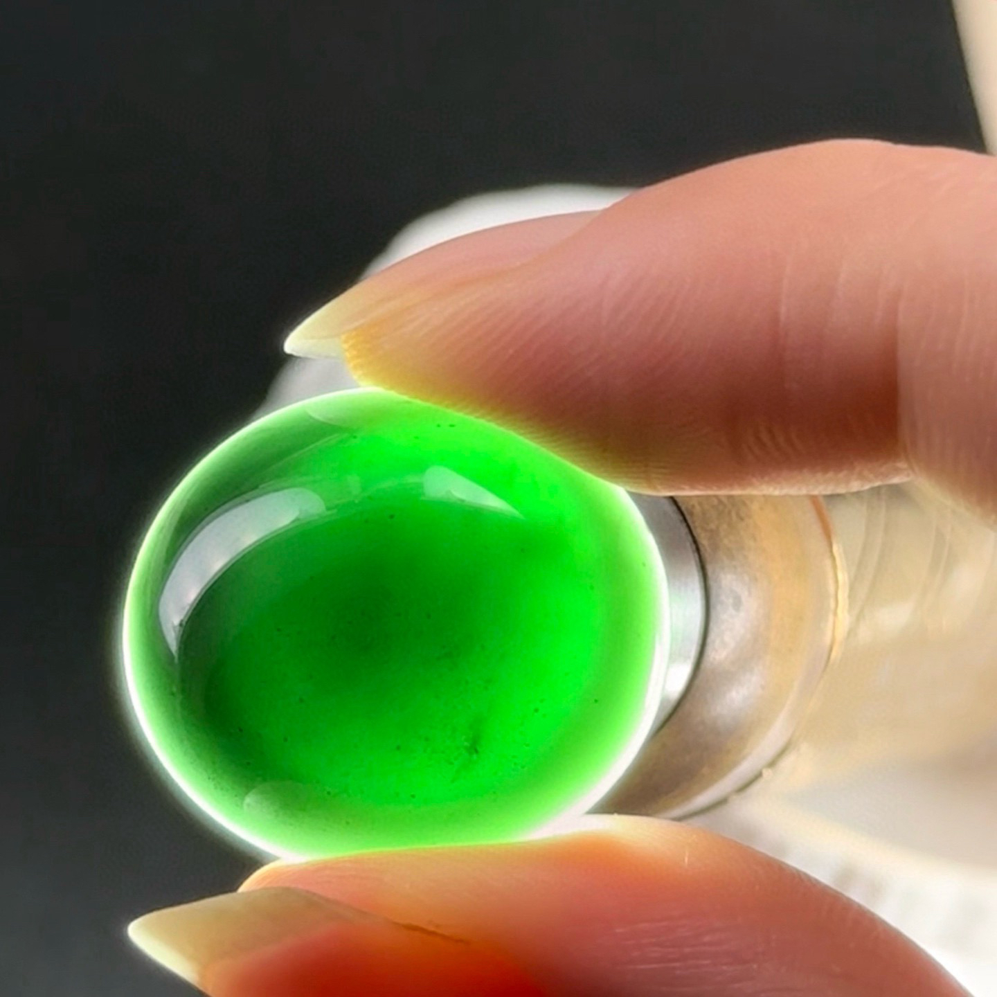 精品墨翠蛋面 种好色正 黑度极好 打灯通透 油性十足 尺寸22.5