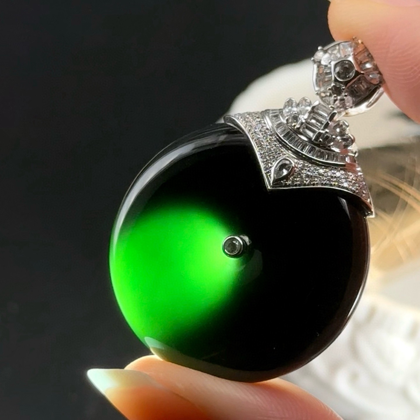 精品18k墨翠平安扣 种好色正 黑度极好 打灯通透 油性十足  尺寸42