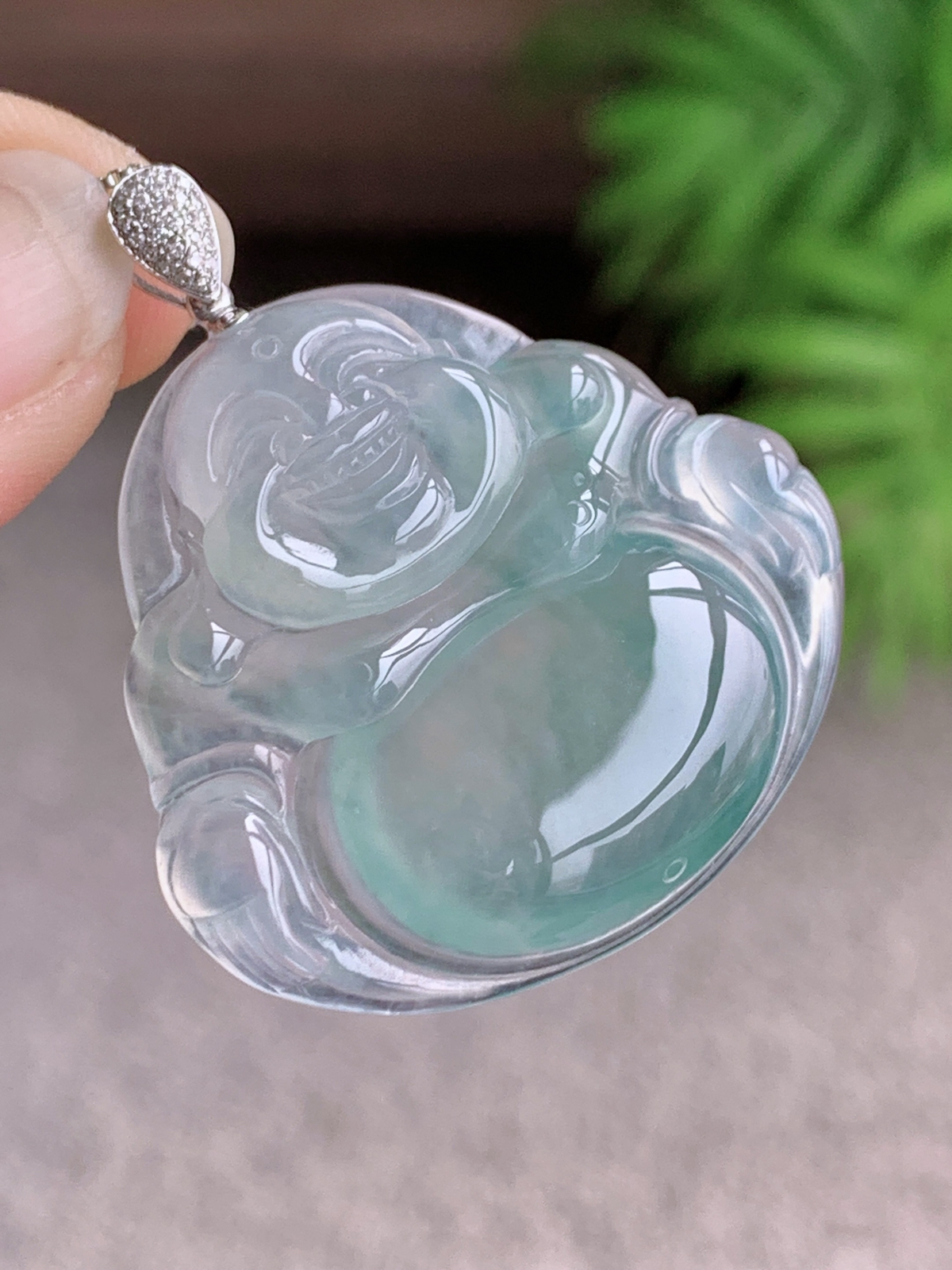 【镶嵌】高冰佛公吊坠
【说明】缅料 18k金镶嵌 性价比高  
【整体】40
【裸石】34.6-3