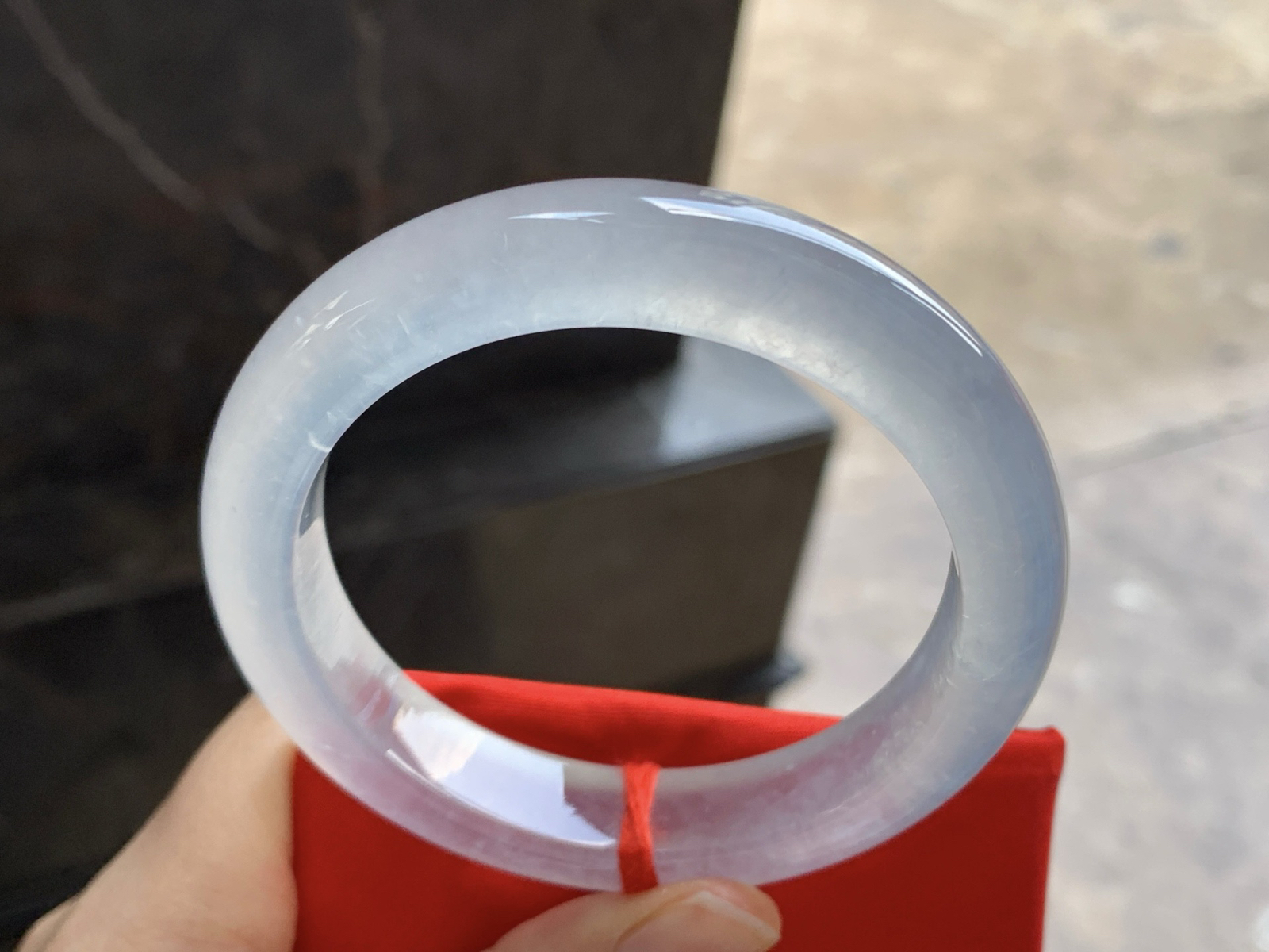 55.5-12-9

高冰手镯^_^种老 荧光十足 透亮