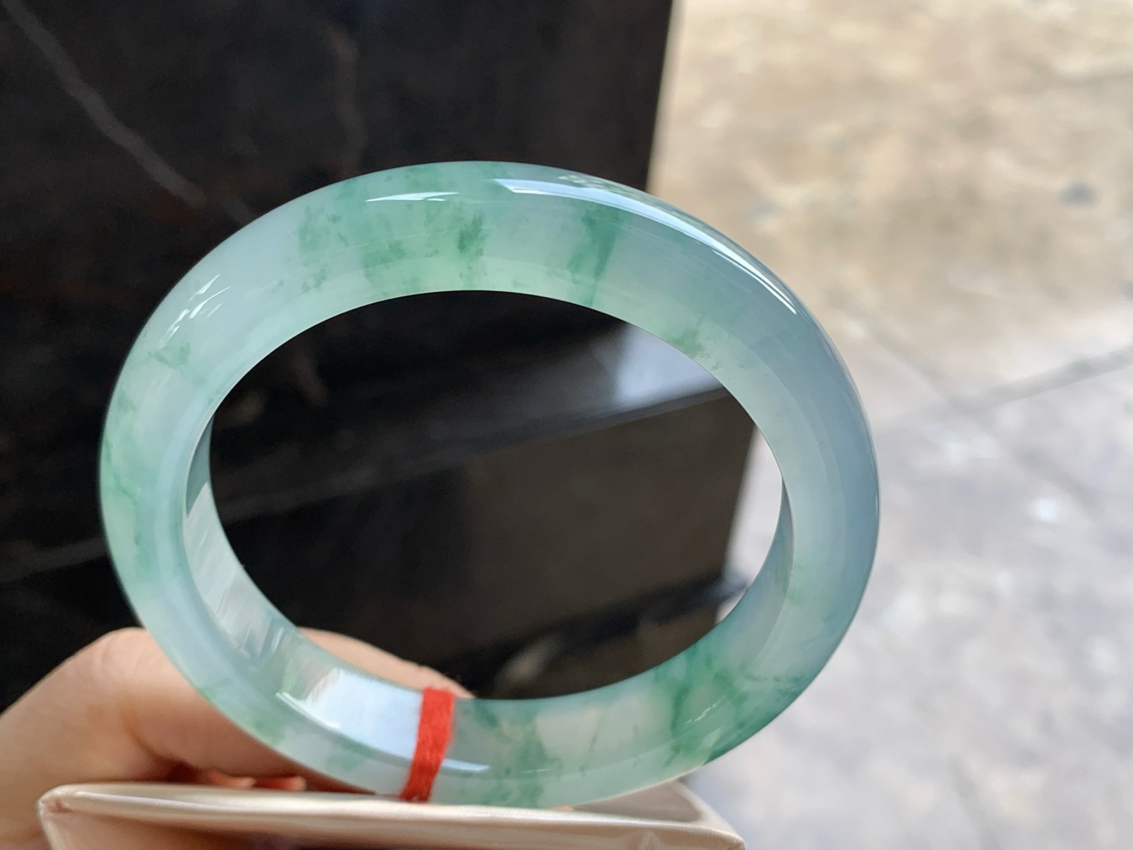 61-12.6-9.3

冰绿花手镯^_^种水好 鲜艳 大圈