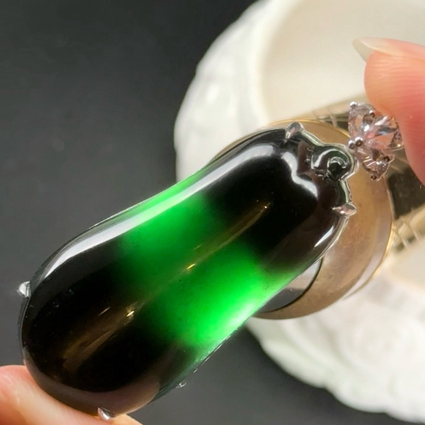 精品18k墨翠福瓜 种好色正 黑度好 打灯通透 油性十足 尺寸47.1