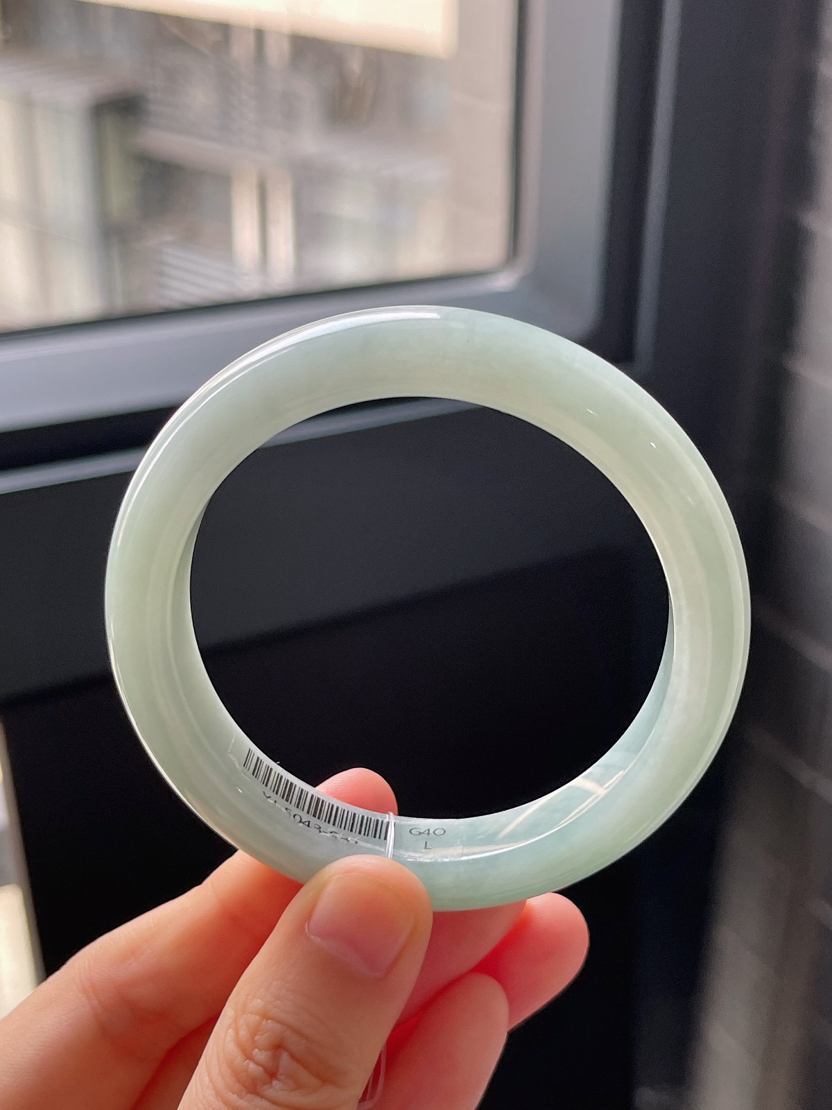 正圈53.4圈口，翡翠糯化种浅绿色手镯