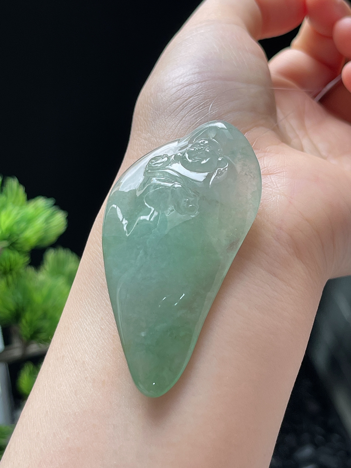 翡翠冰糯种淡绿色佛公