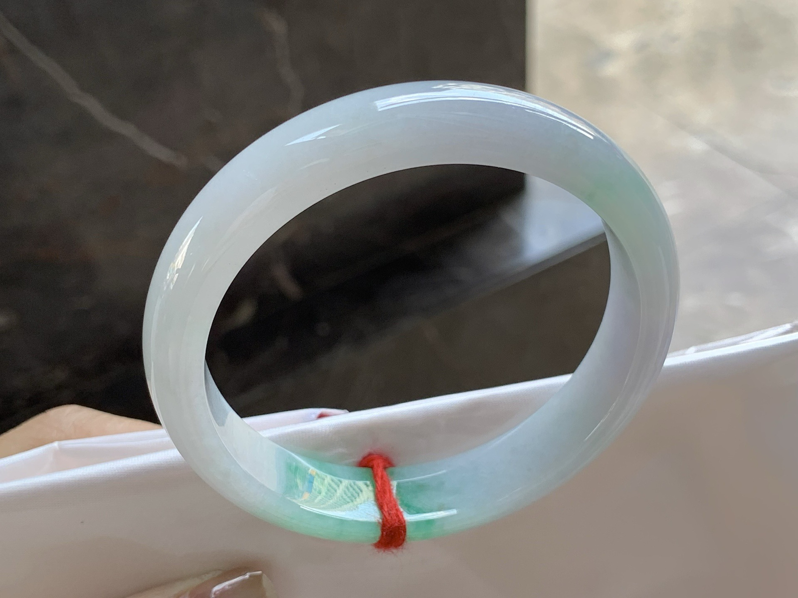 59.5-12.7-8.5mm

带色手镯 59 60可戴～ 颜色鲜艳 底子干净