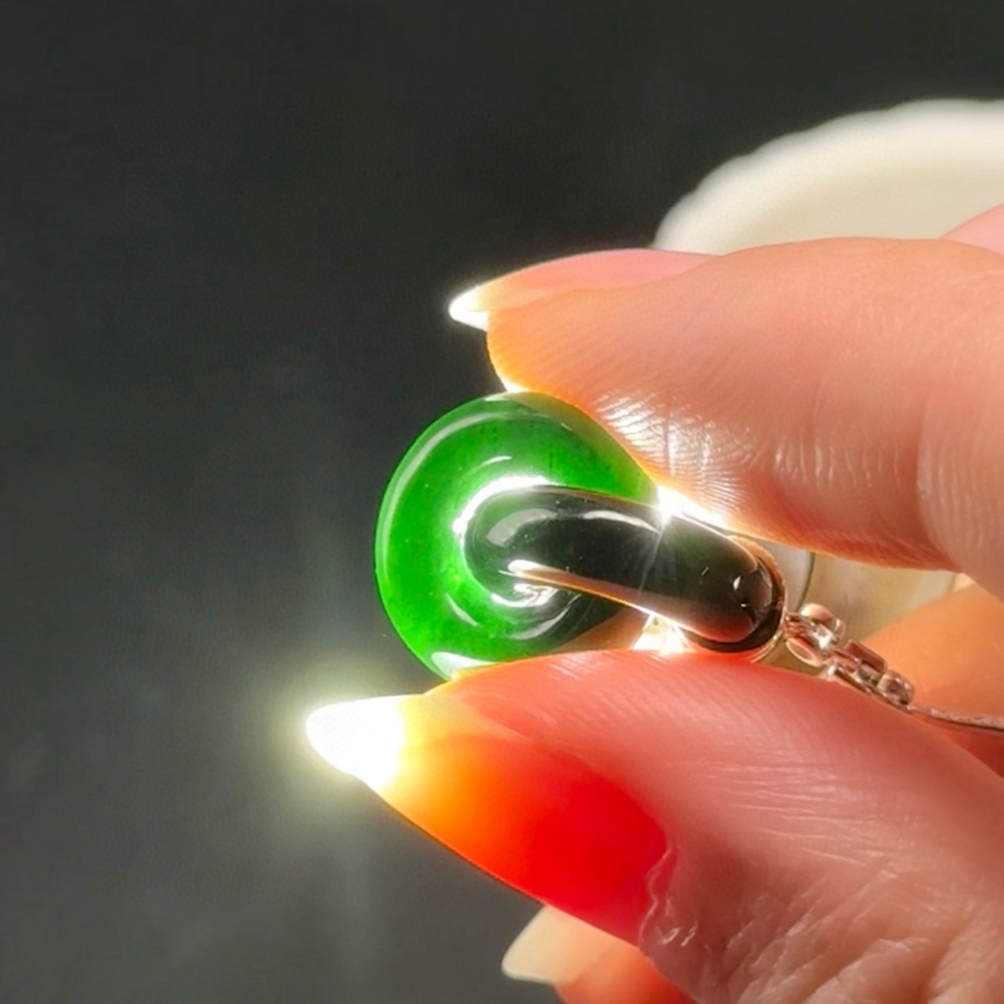 精品18k墨翠环环相扣耳坠 种好色正 黑度极好 打灯通透 油性十足 尺寸13.7