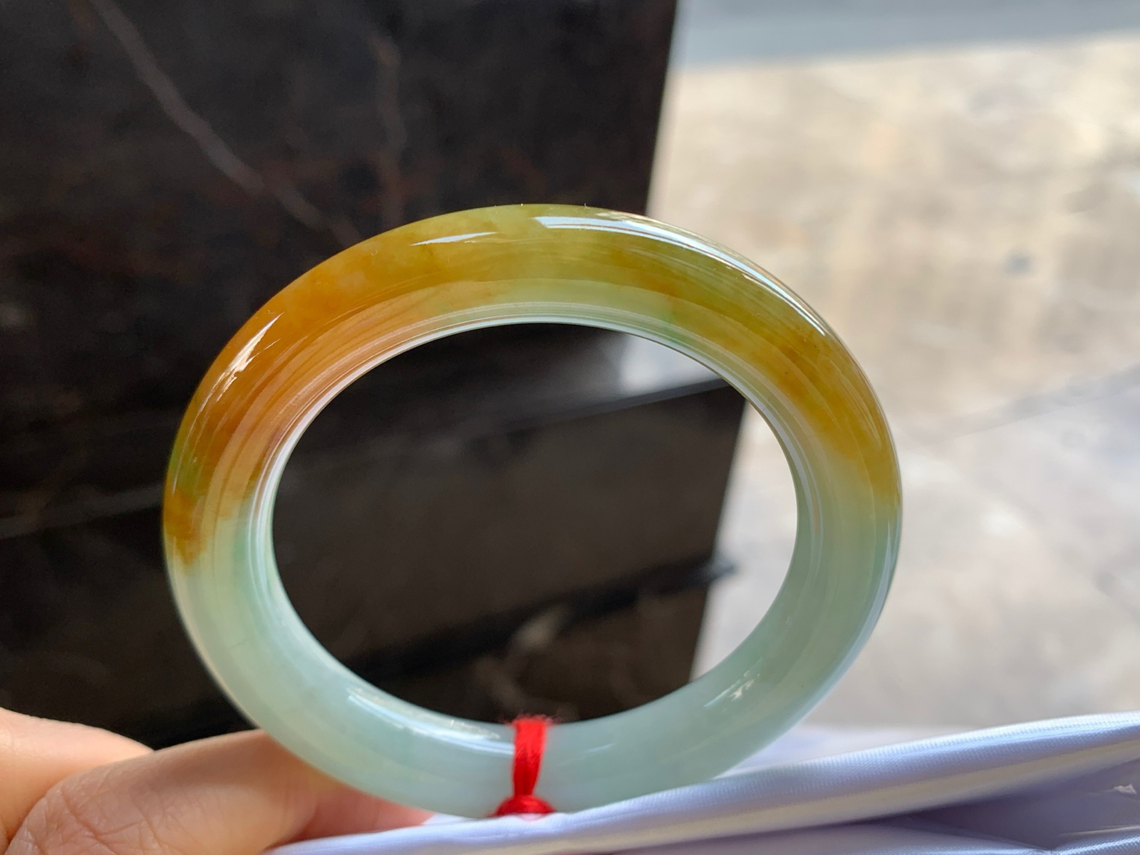 53.5-10.4

黄翡圆条手镯^_^鲜艳 浓郁 起光