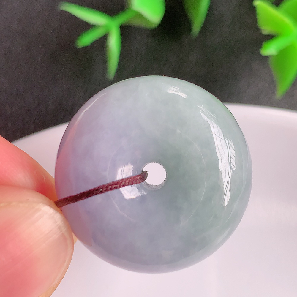 冰润紫罗兰平安扣吊坠，厚装饱满，冰润剔透，细腻水足，种质润泽，飘花灵动，佩戴优雅大气，W42.11 