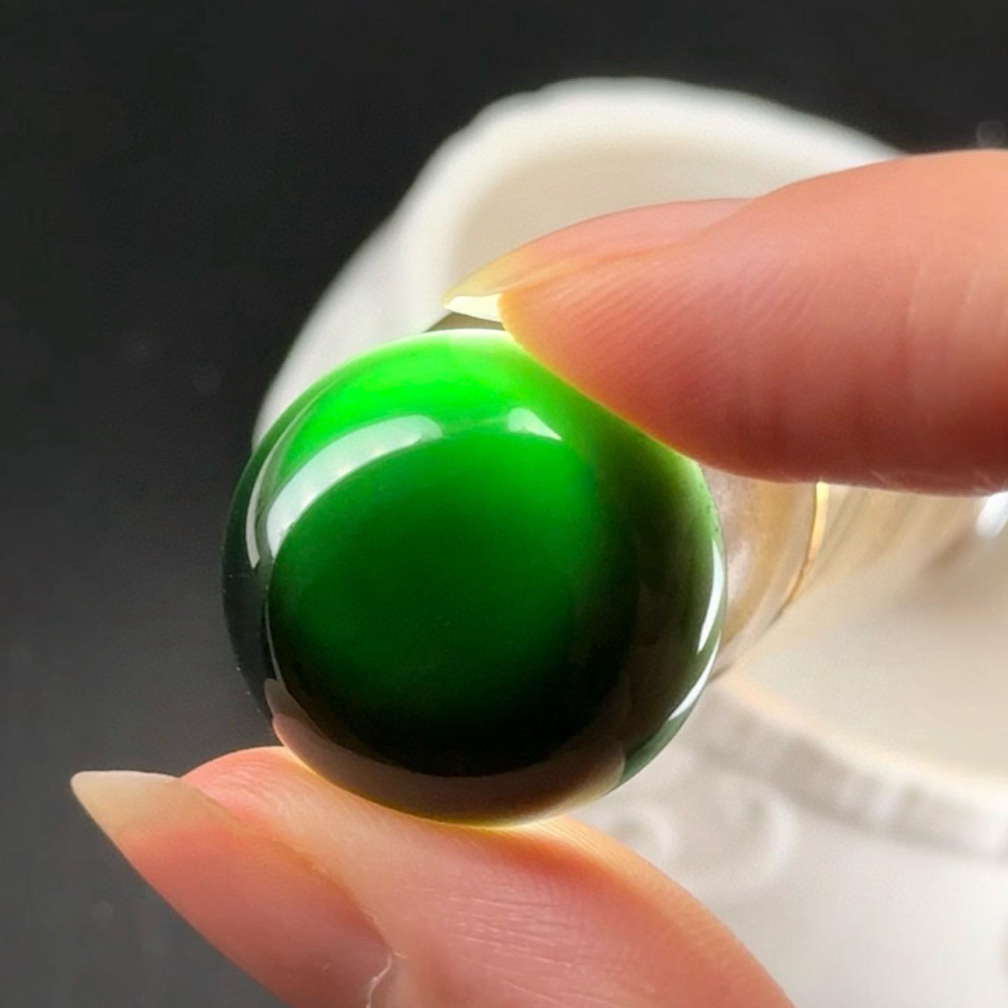 精品墨翠蛋面 种好色正 黑度极好 打灯通透 油性十足 尺寸22.8