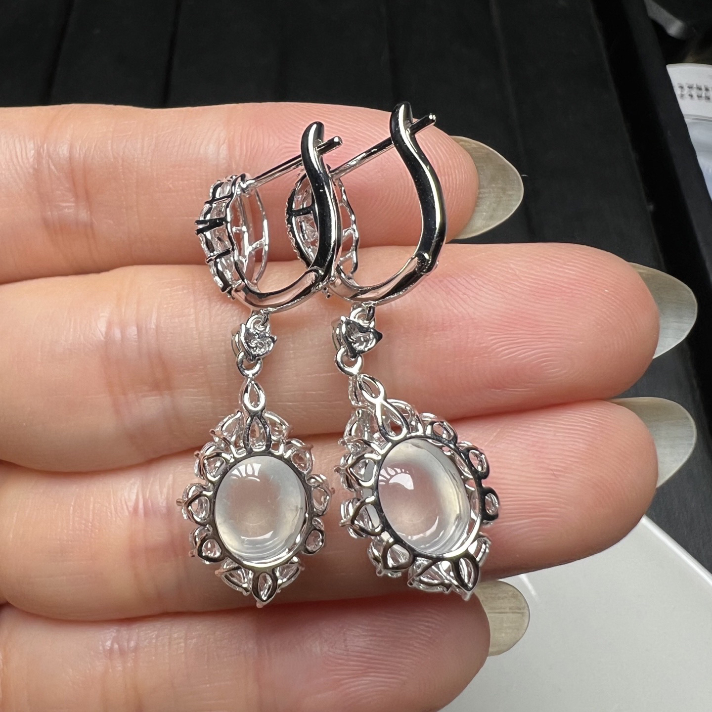 ️18k金钻石镶嵌高冰种起光翡翠白冰蛋面耳包耳坠天然缅甸A货高端大气